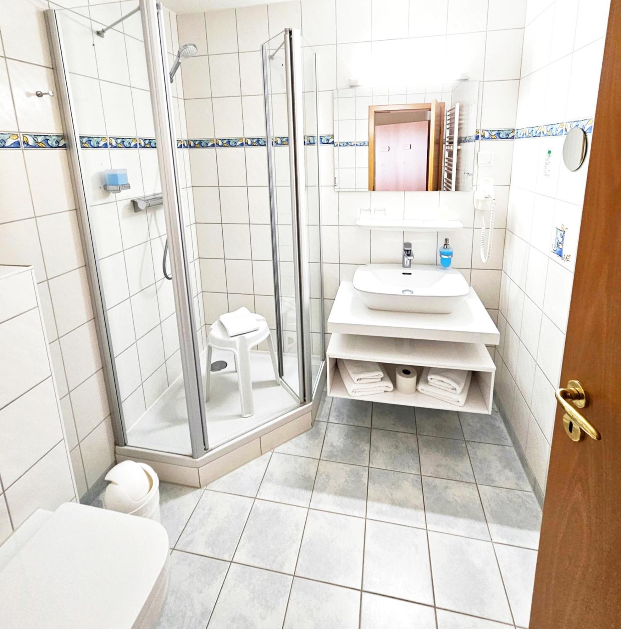 Double Room,685160421:JPEG