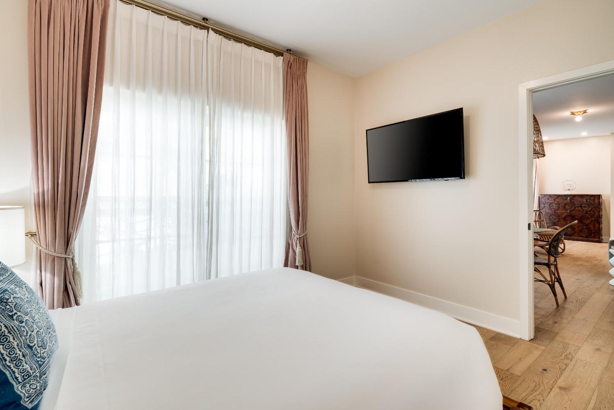 Grand One Bedroom Queen Suite