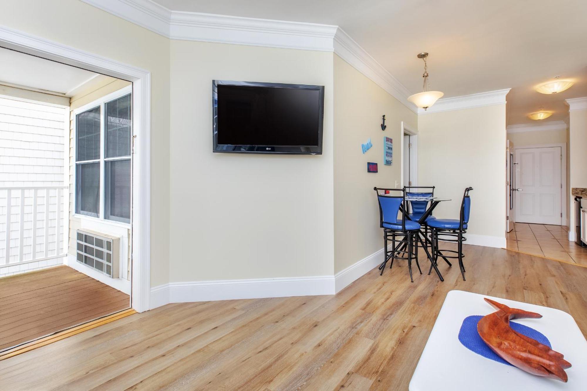 Deluxe Queen Suite