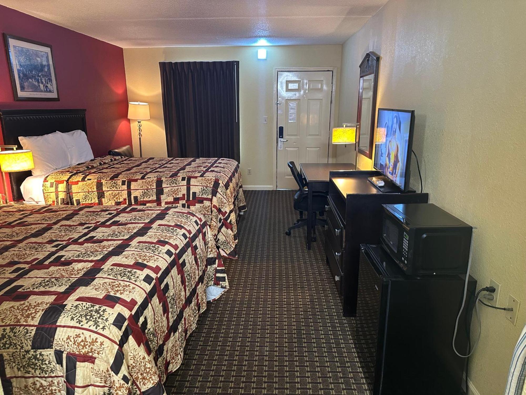 Queen Room with Two Queen Beds - Non-Smoking