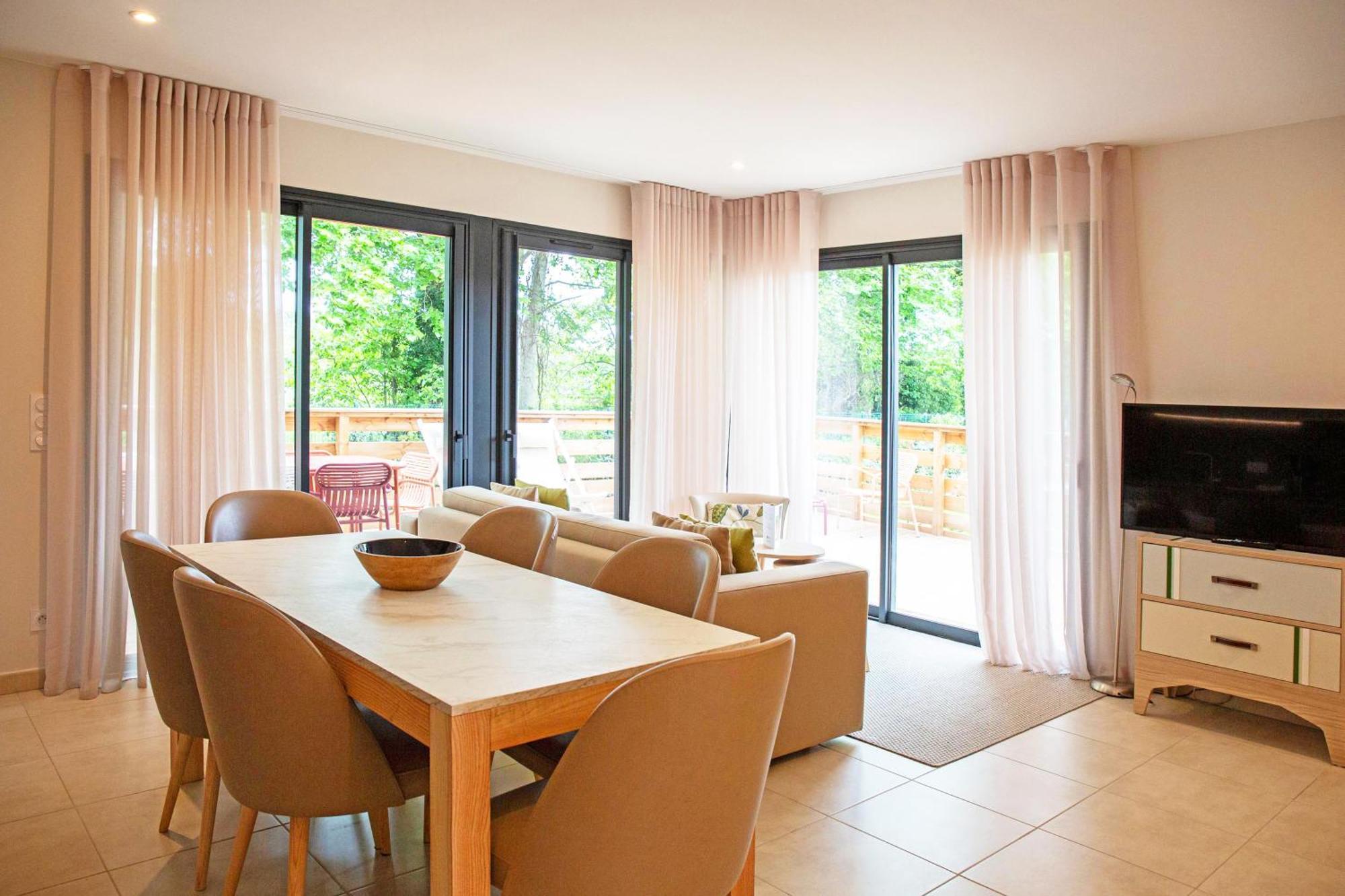 Villa 3 Chambres avec Climatisation, Terrasse et Jardin Privé (8 Personnes)