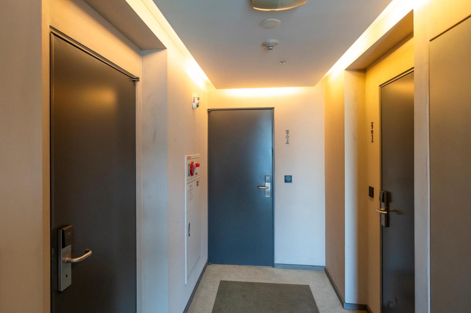 Adjoining three Rooms with Exclusive Floor