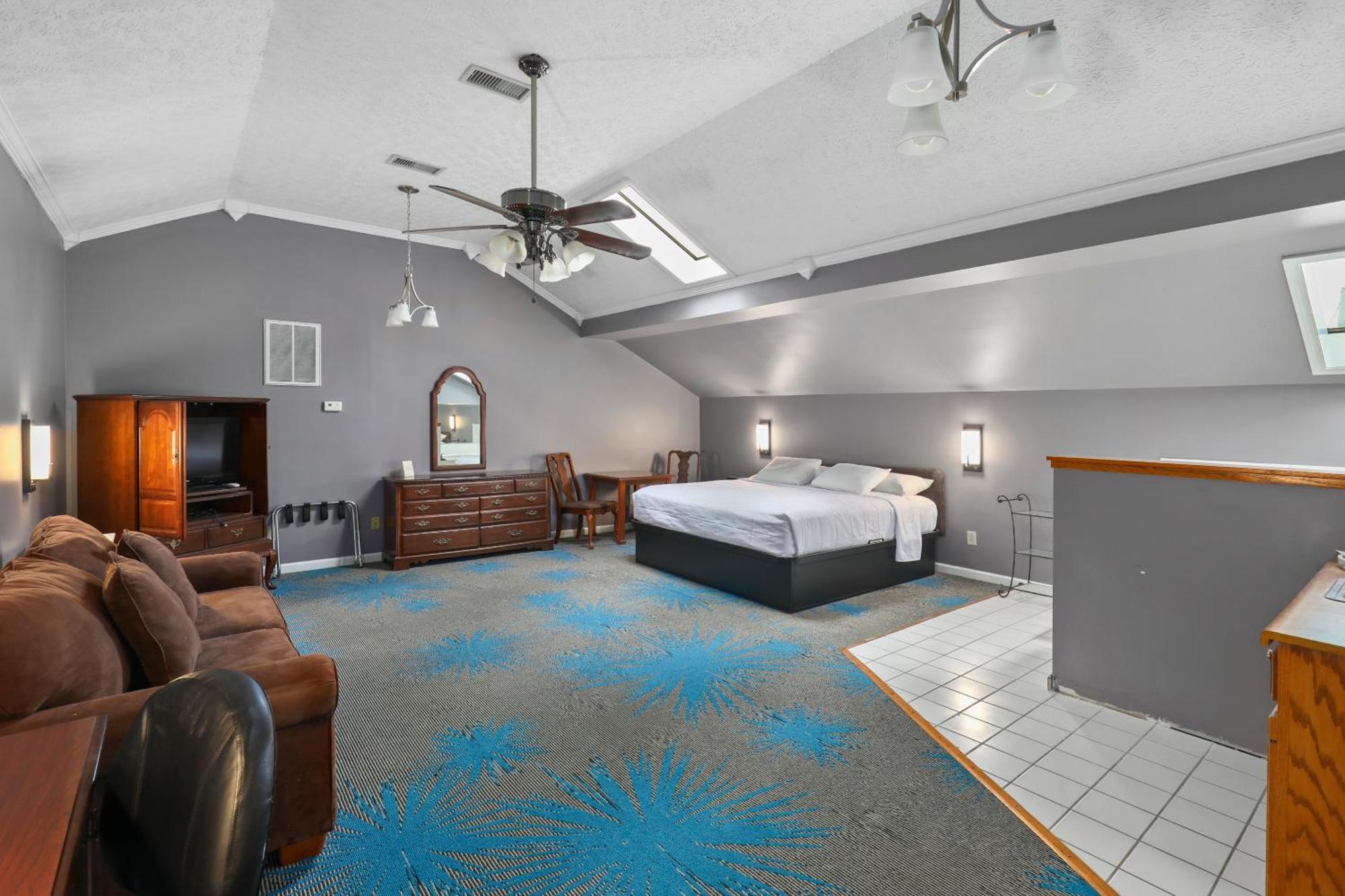 King Studio with Sofa Bed