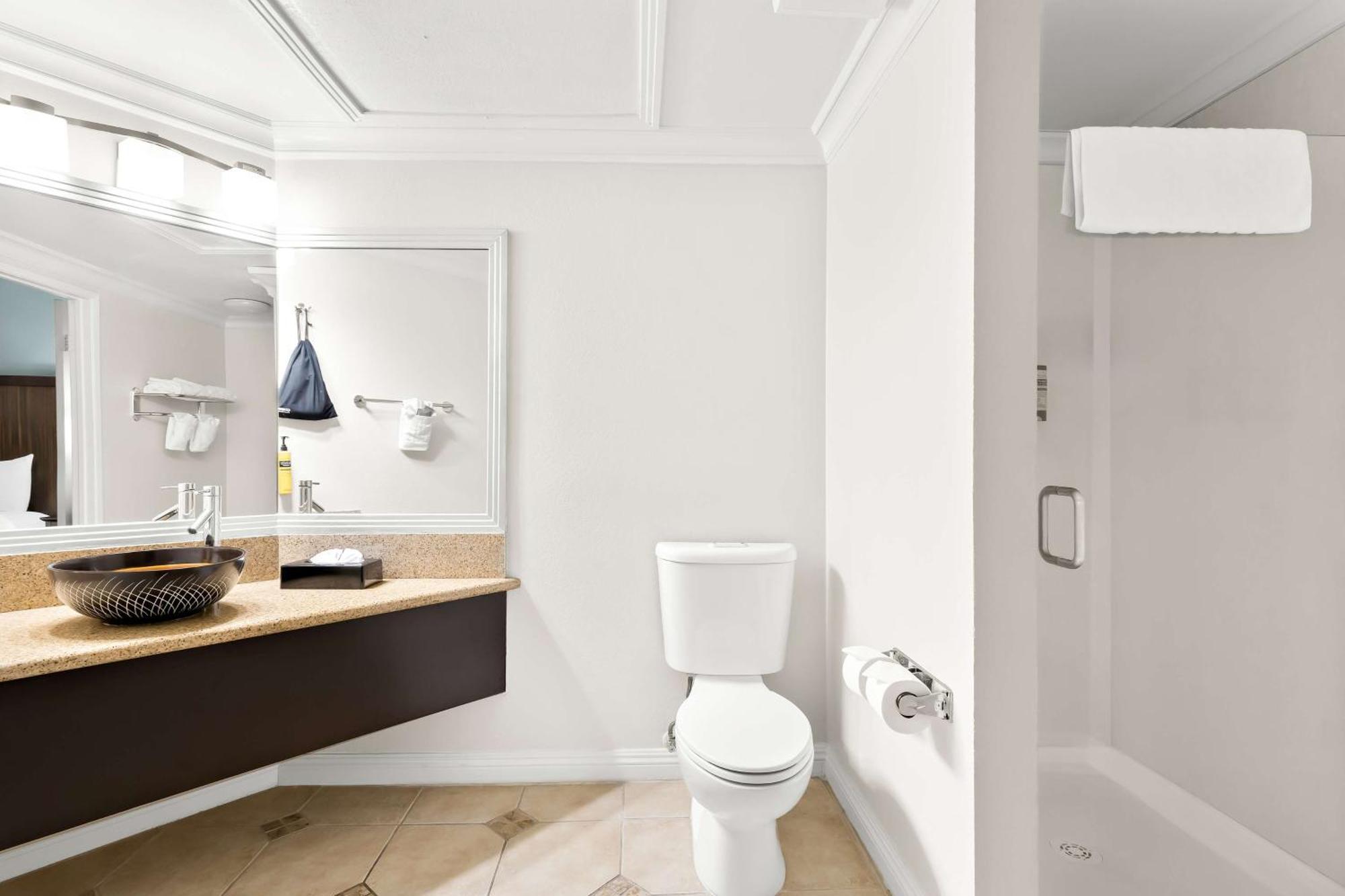King Suite with Spa Bath and Sofa Bed - Corner Room/Non-Smoking