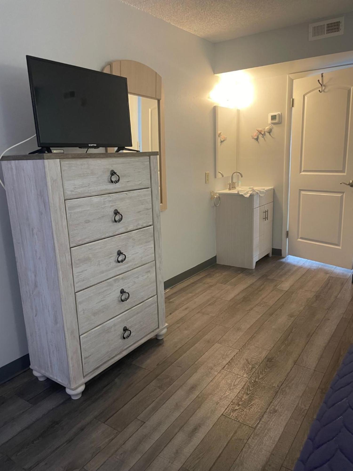 Ocean Front Queen Suite with Private Balcony