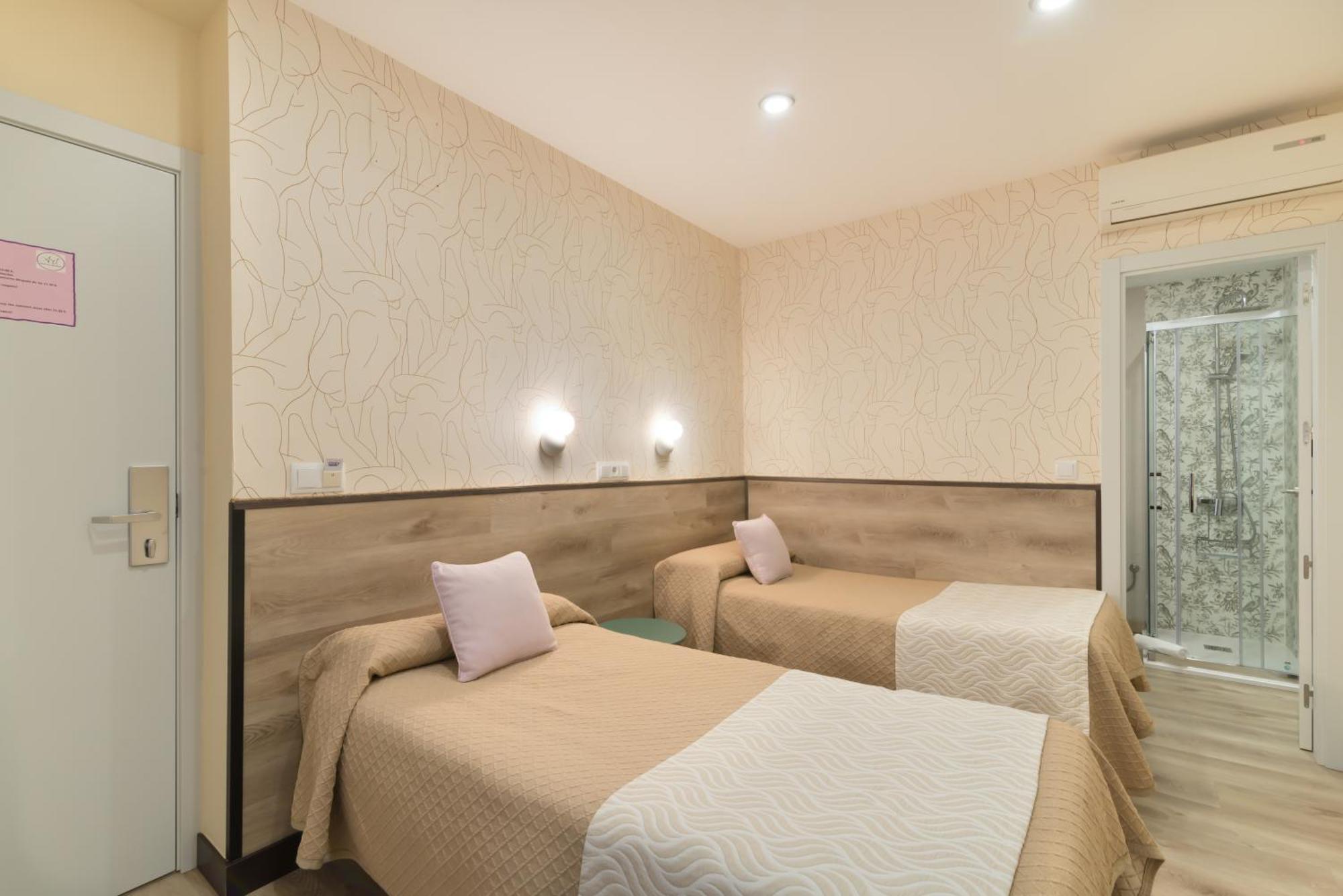 Quarto com 2 Camas de Solteiro