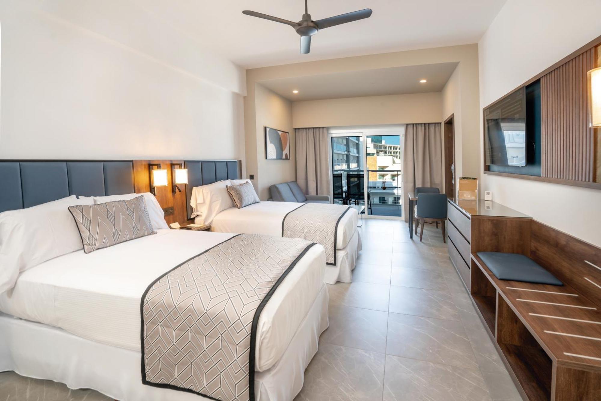 Junior Suite met Gedeeltelijk Uitzicht op Zee