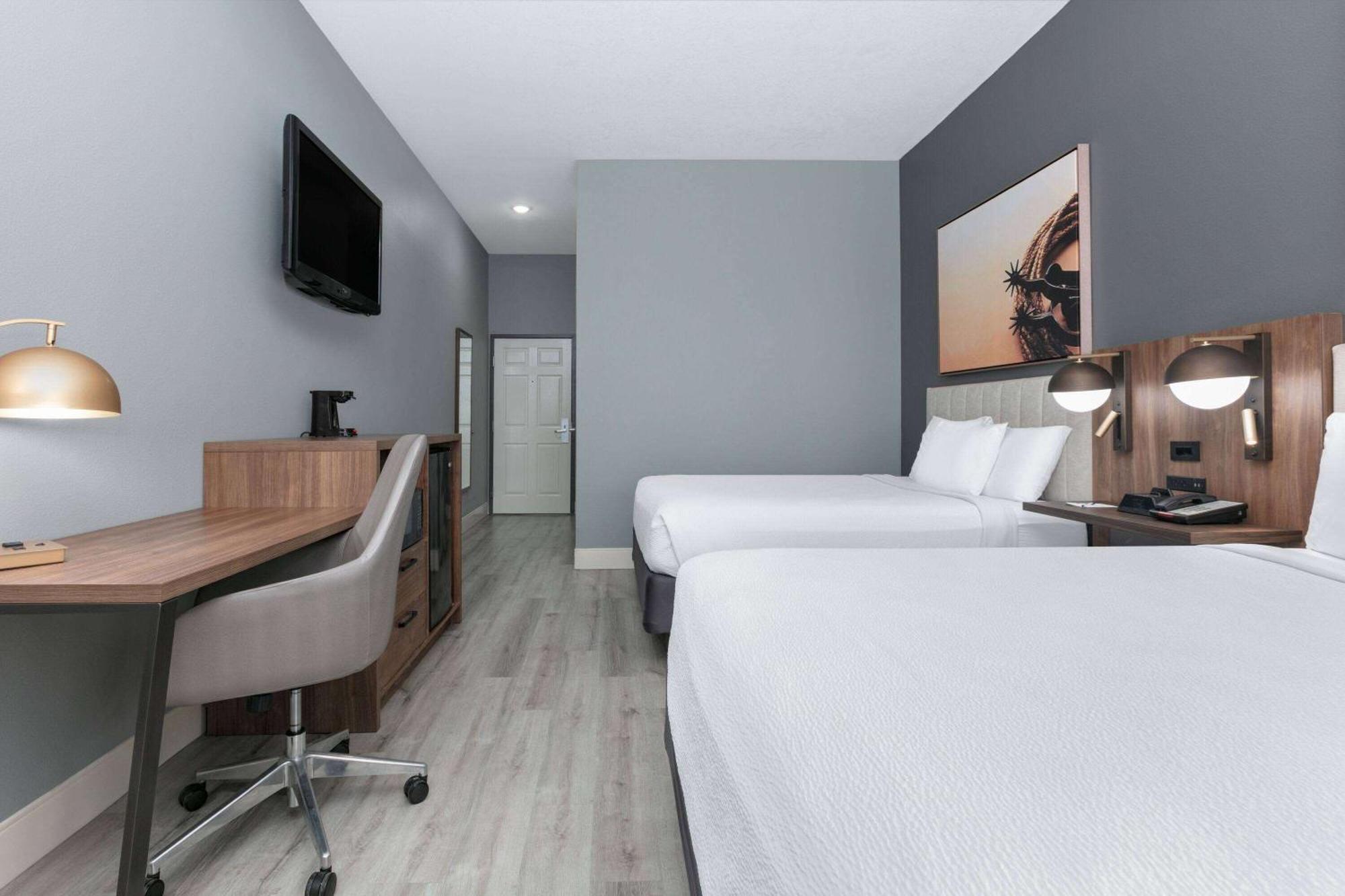 Double Room with Mobility/Hearing Access and Bathtub with Grab Bars, Non-Smoking