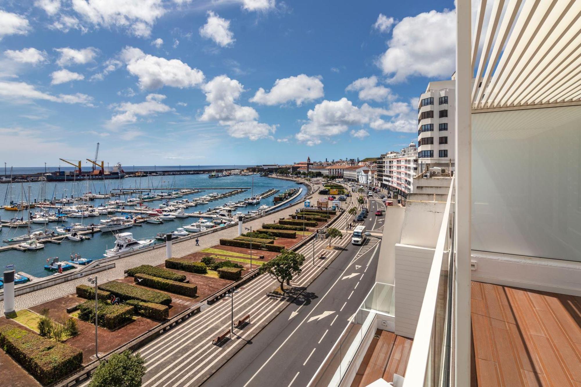 Suite Júnior com Varanda e Vista Mar