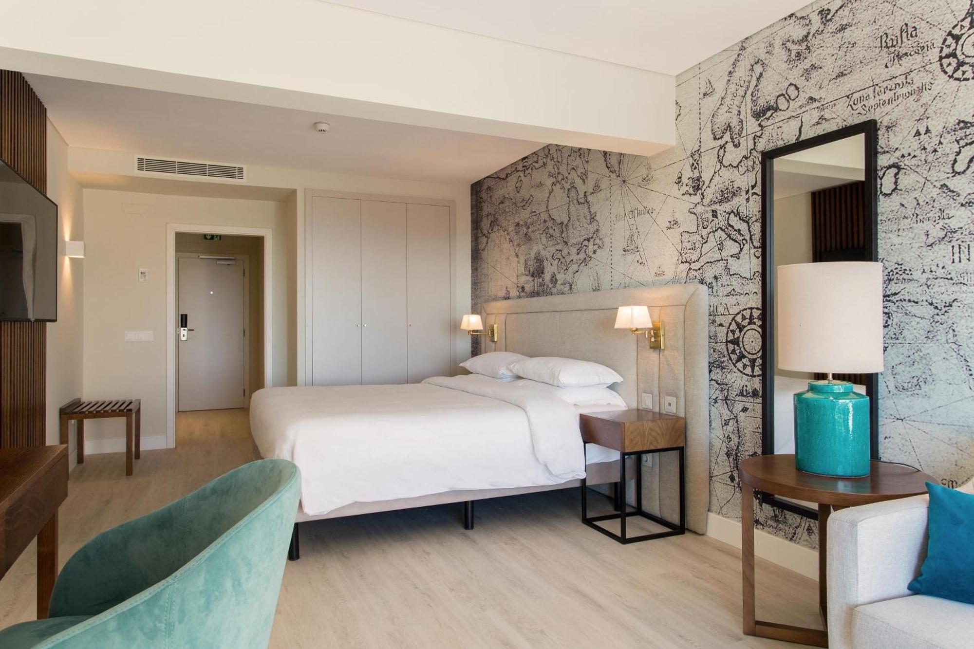 Family, Guest room, 1 Queen, Sofa bed, Pool view, Balcony,1615766565:JPEG