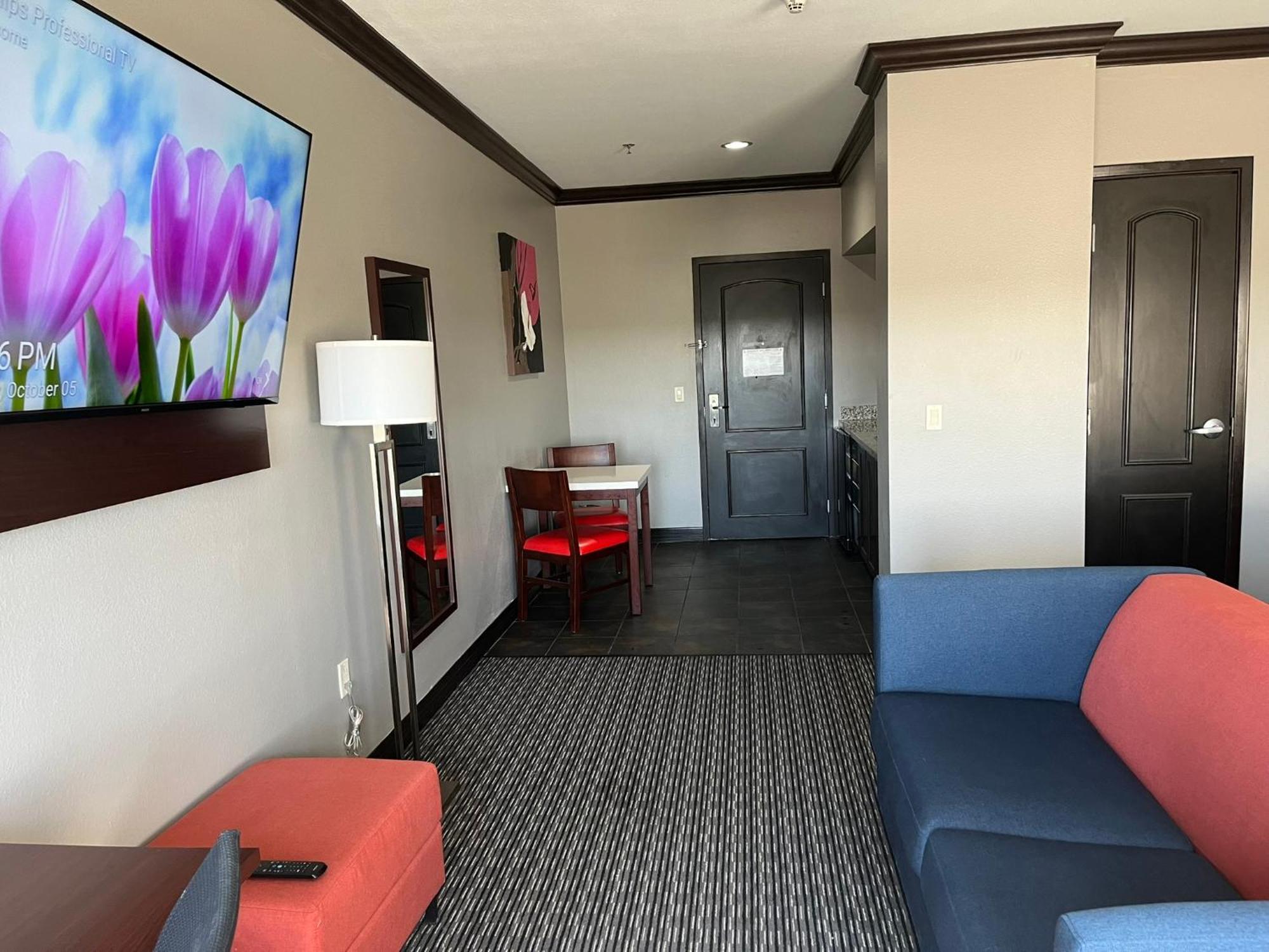 King Room Bath Tub Mobility or Hearing Accessible Non-Smoking,1616427666:JPEG