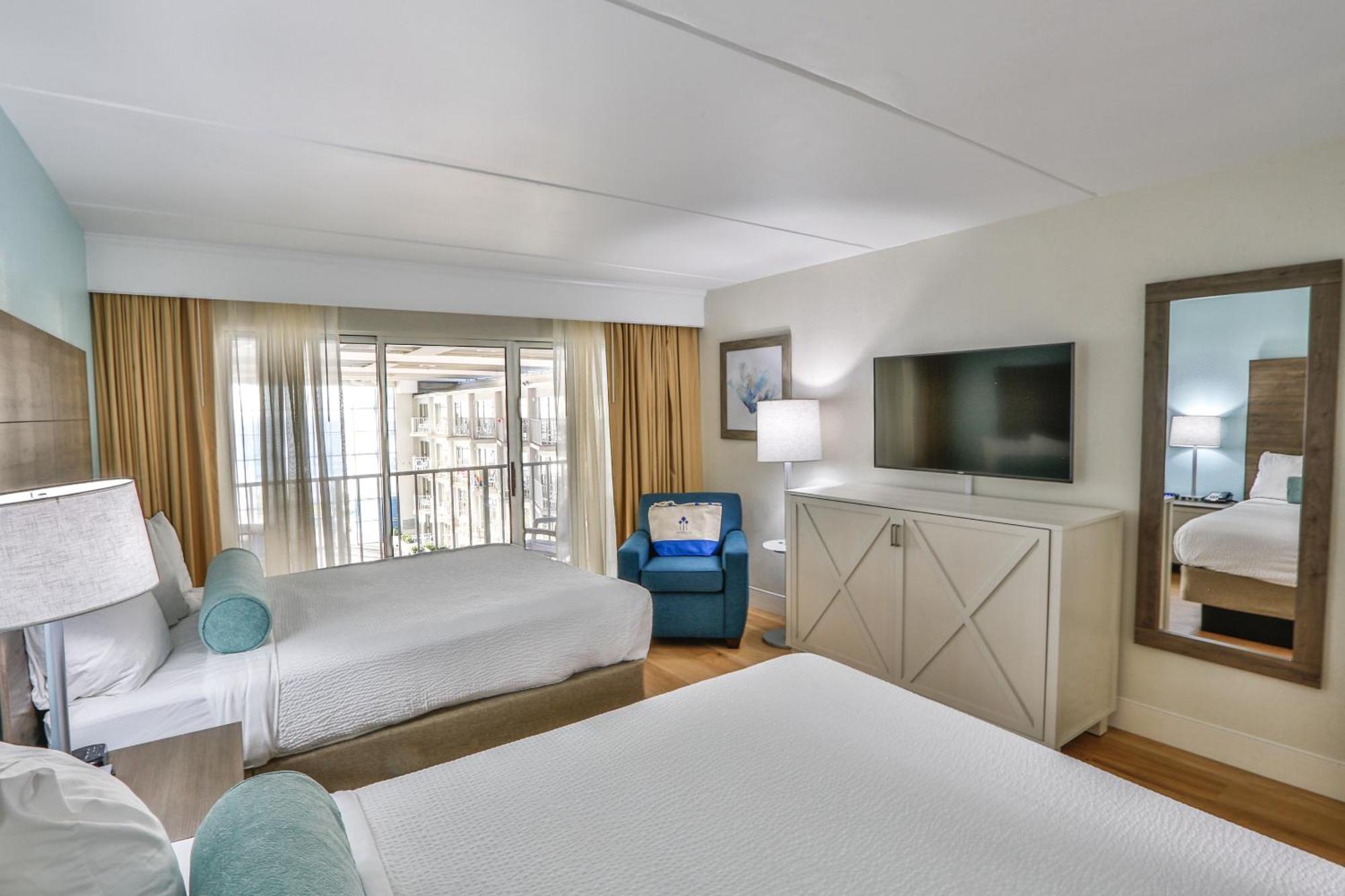 Queen Suite with Pool View,1616880620:JPEG