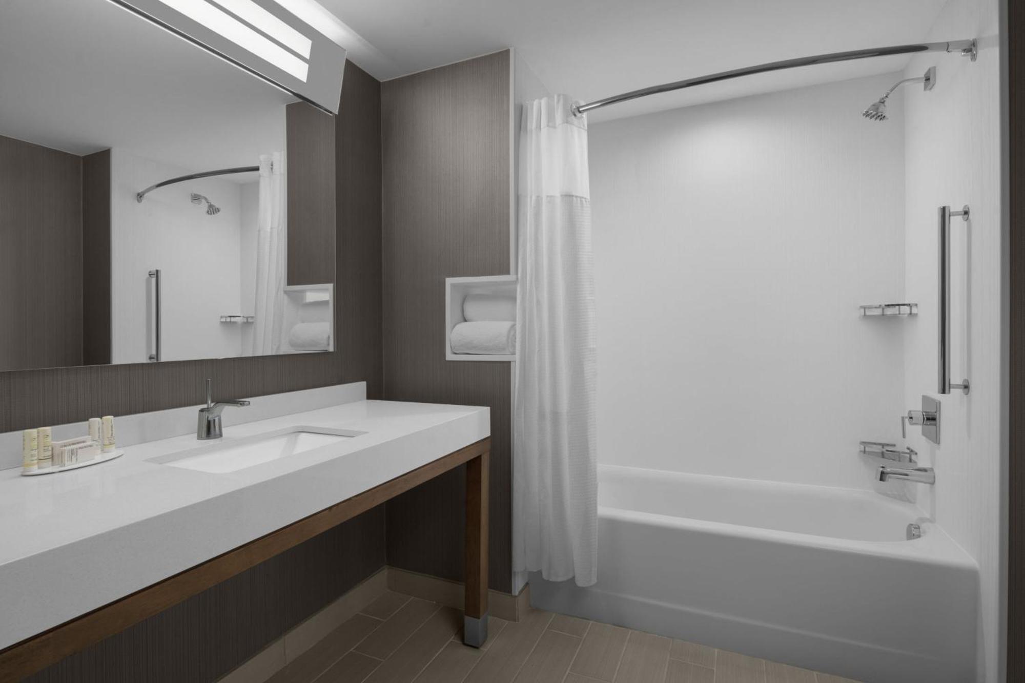 1 Bedroom Suite with 2 Queen Bed, Sofa bed, Balcony
