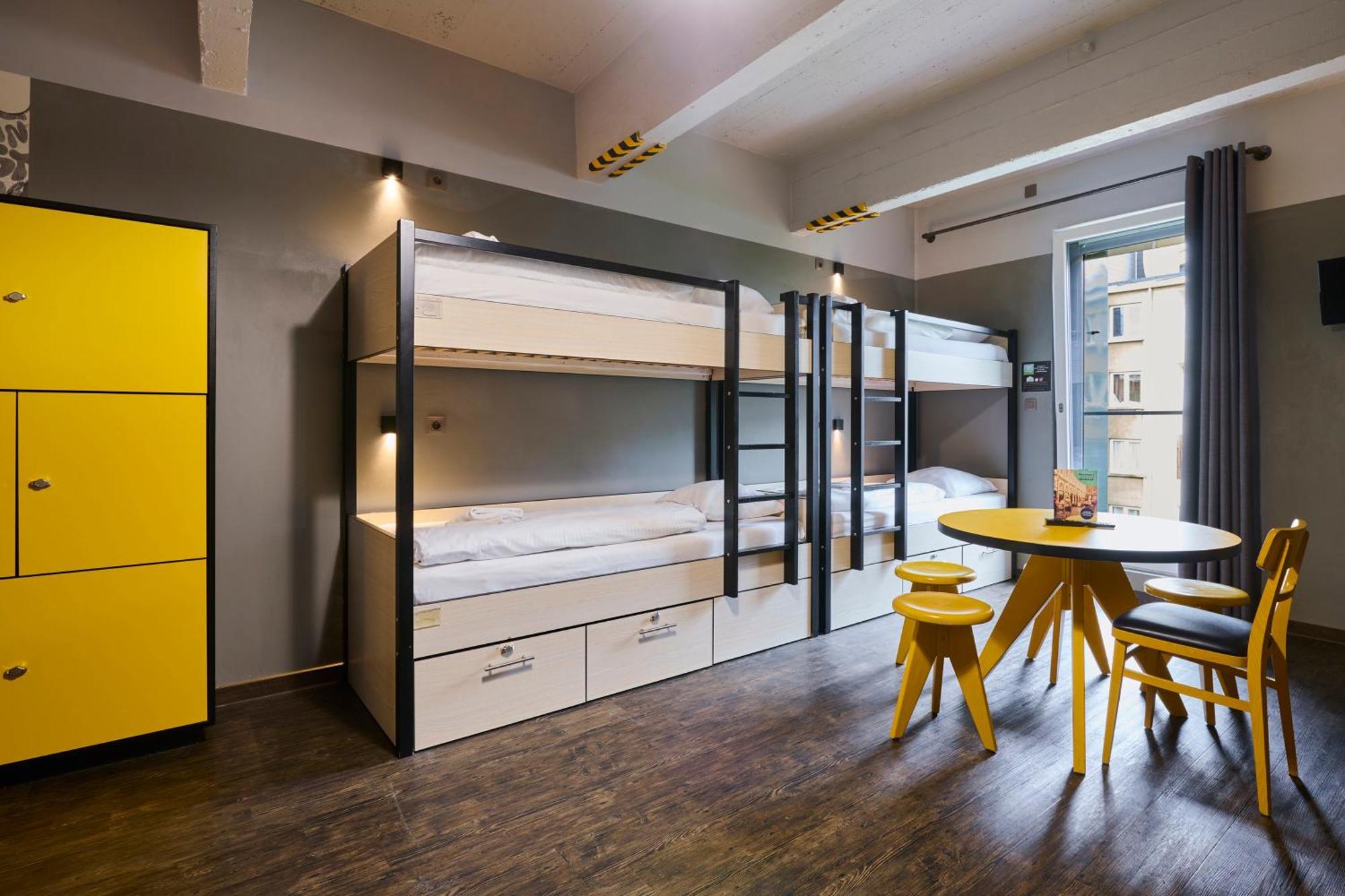 Posto Letto in Dormitorio Misto con 10 Letti