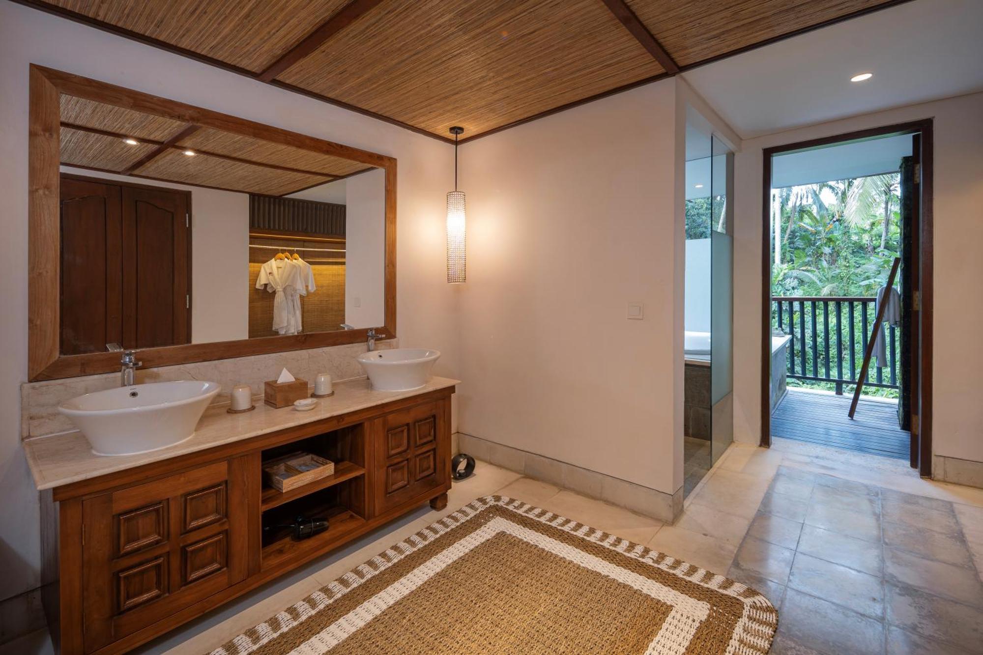 River Valley Suite with Private Jacuzzi