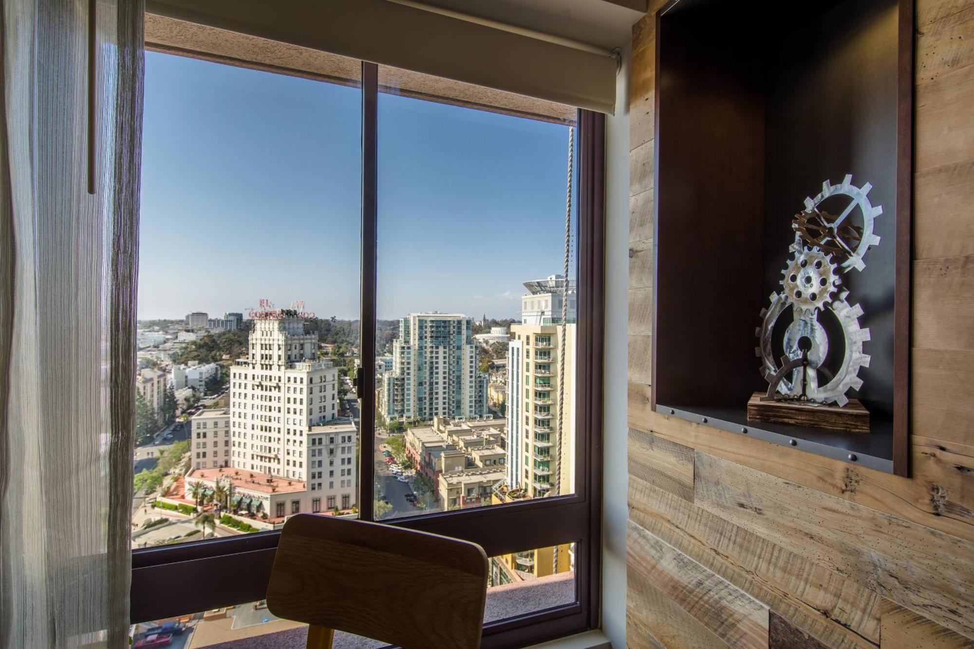 Superior King Suite with City View