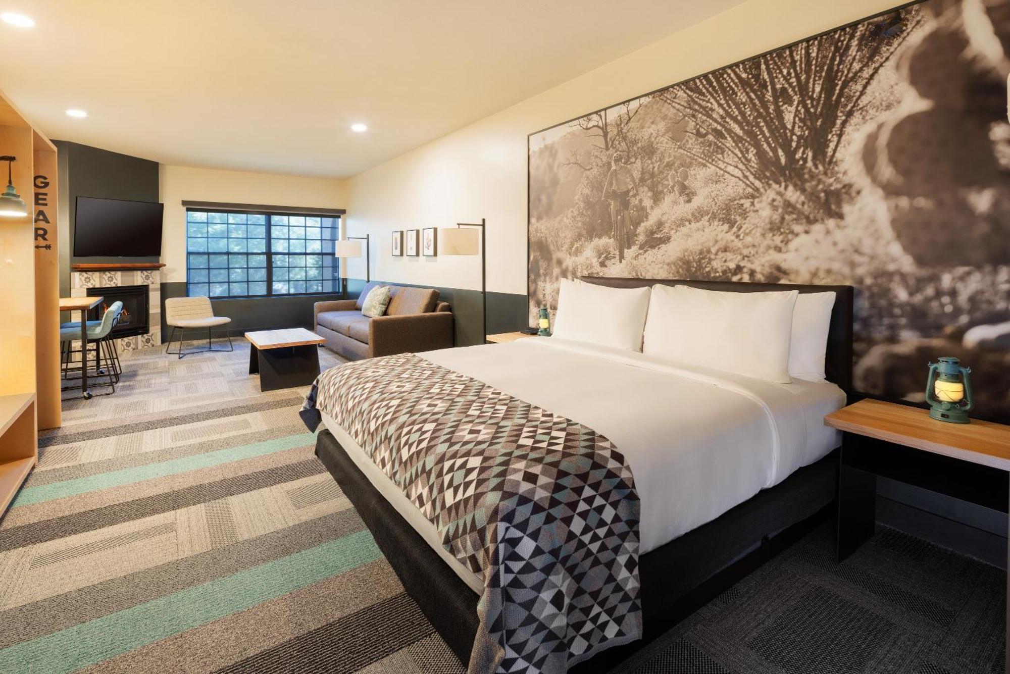 Junior King Suite with Seating Area