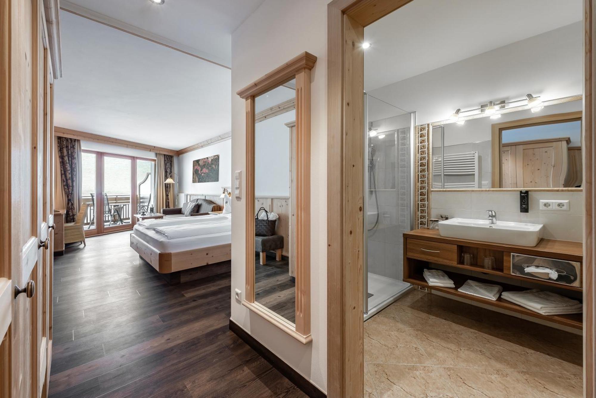 Double Room with Balcony,1619177842:JPEG