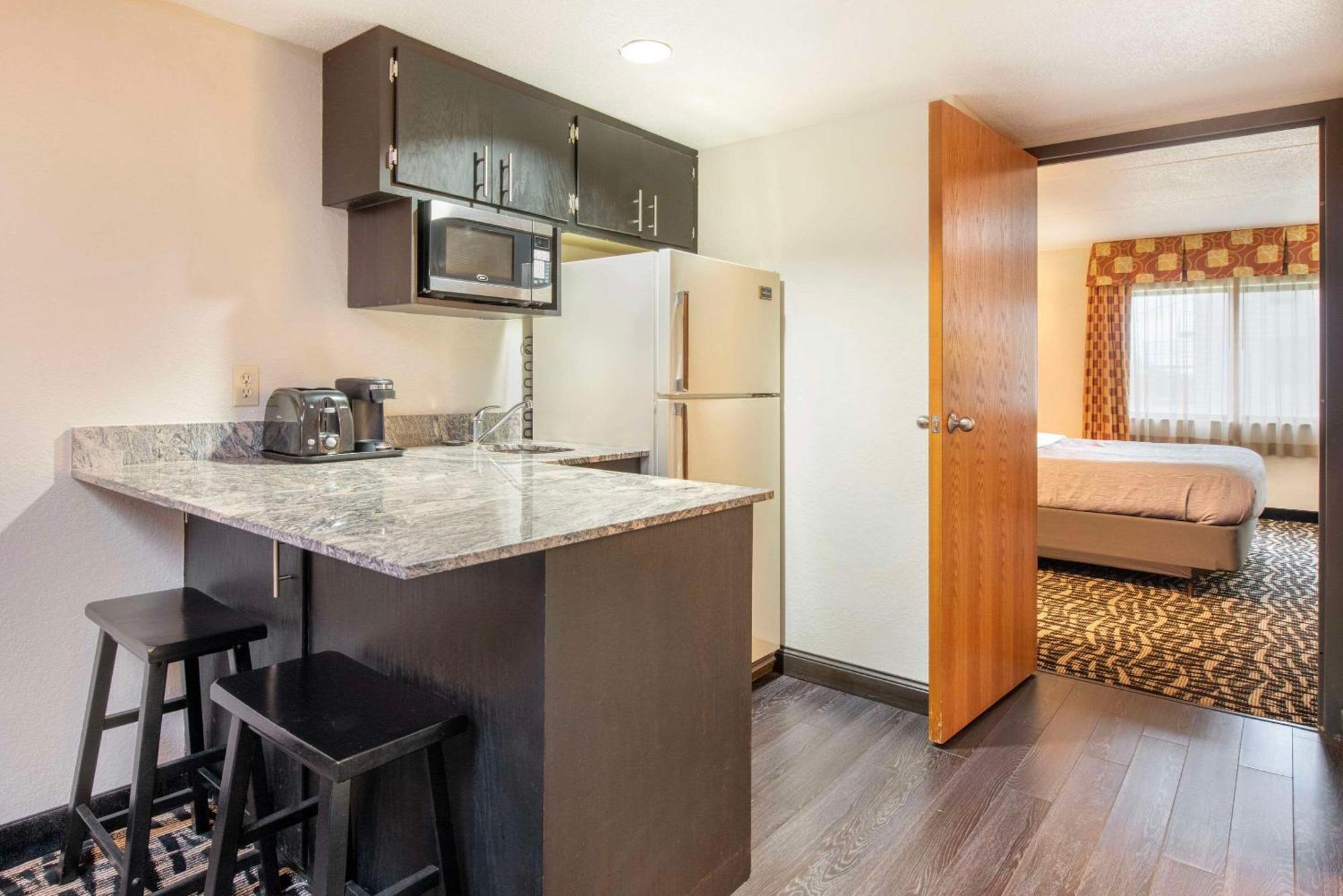 Business King Suite - Non-Smoking - Ground Floor