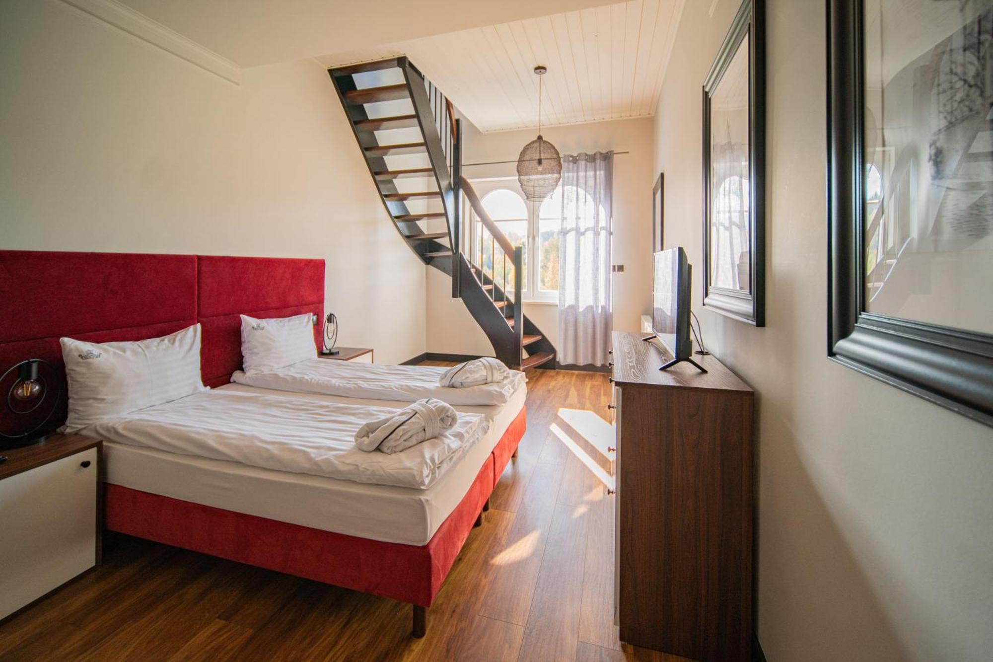 Triplex Family Apartment with panoramic terrace (allergy-friendly; no pets allowed)