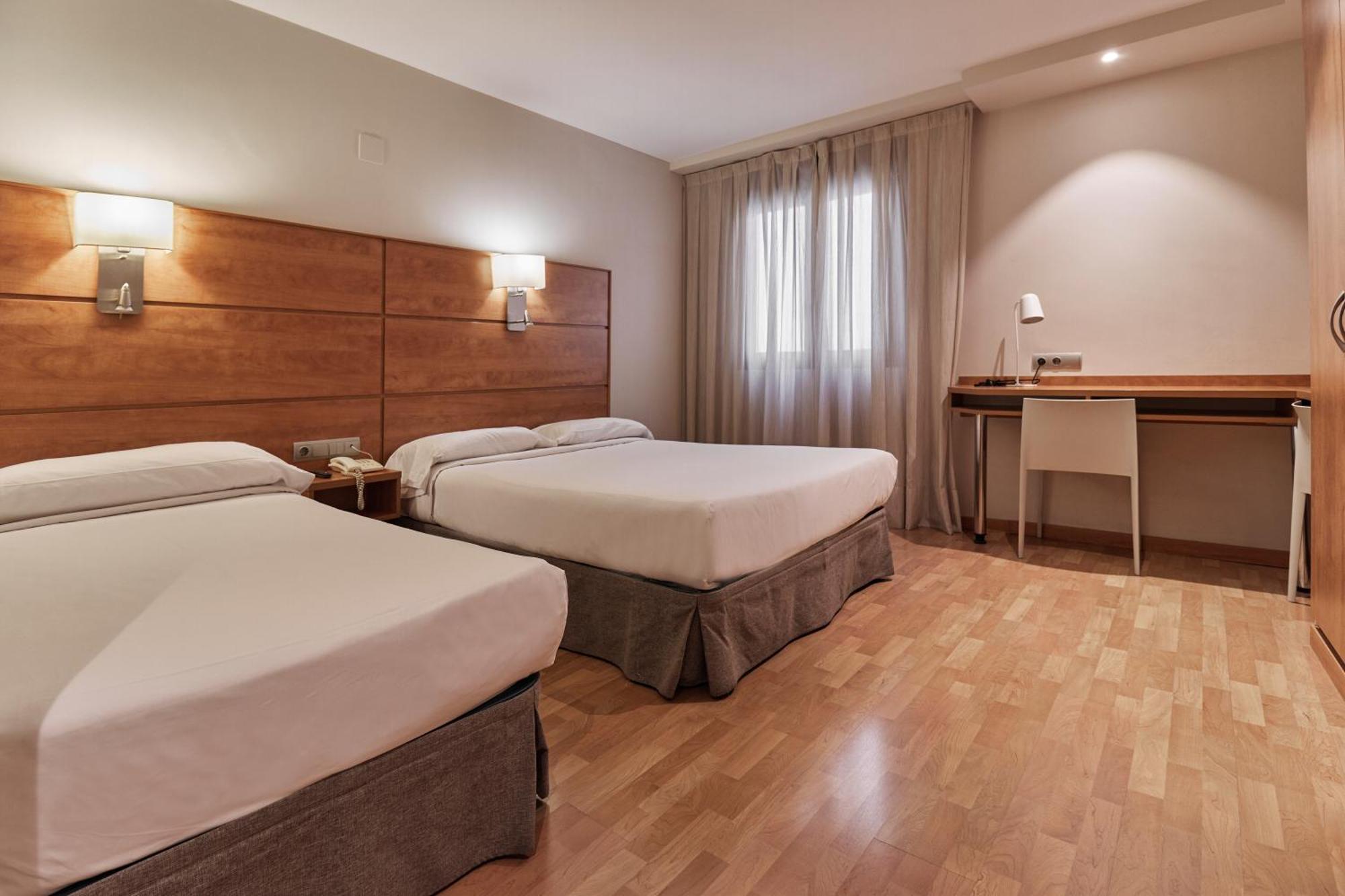 Chambre Double avec Lit d'Appoint - Non Rénovée