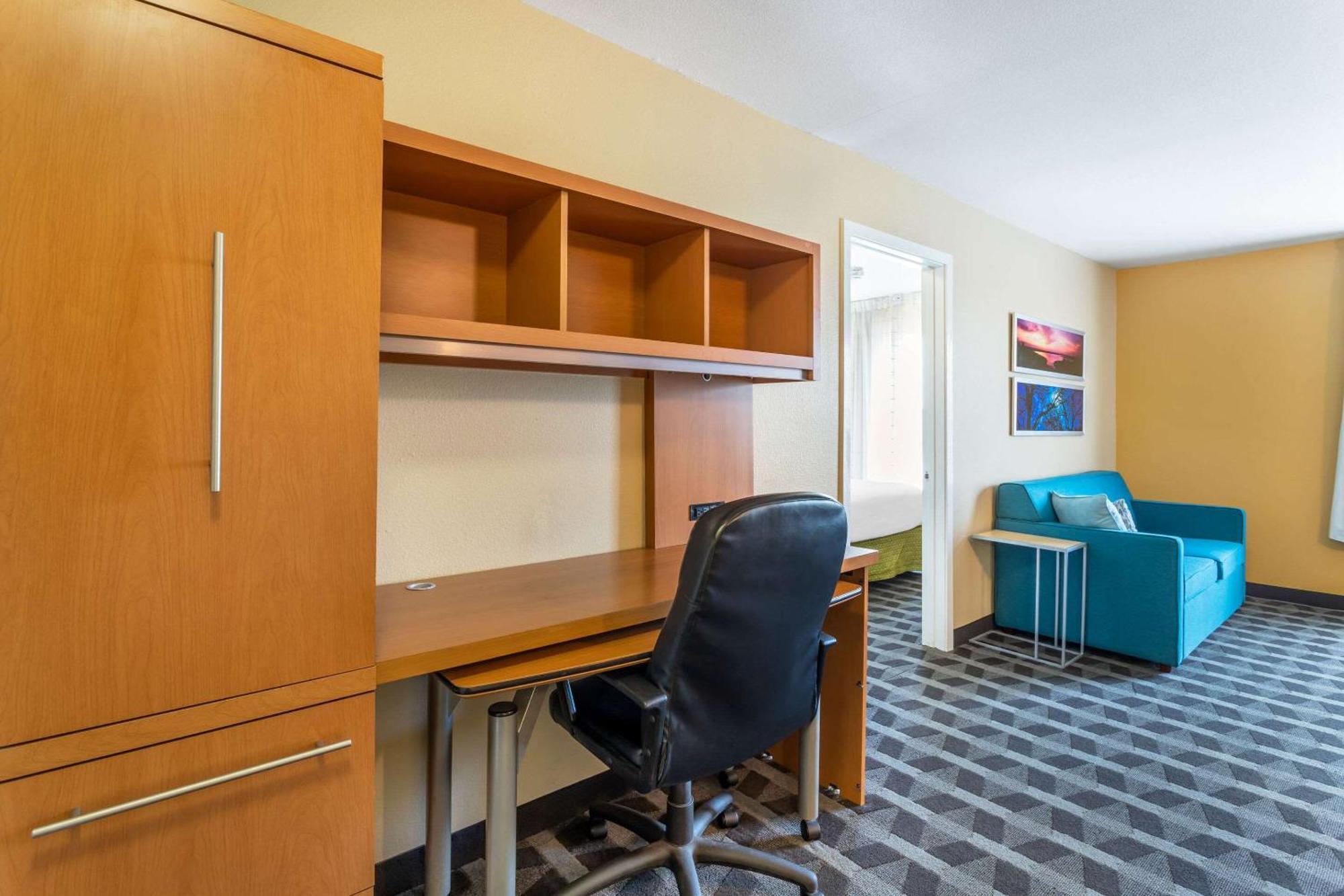 Efficiency Queen Suite with Living room - Non Smoking