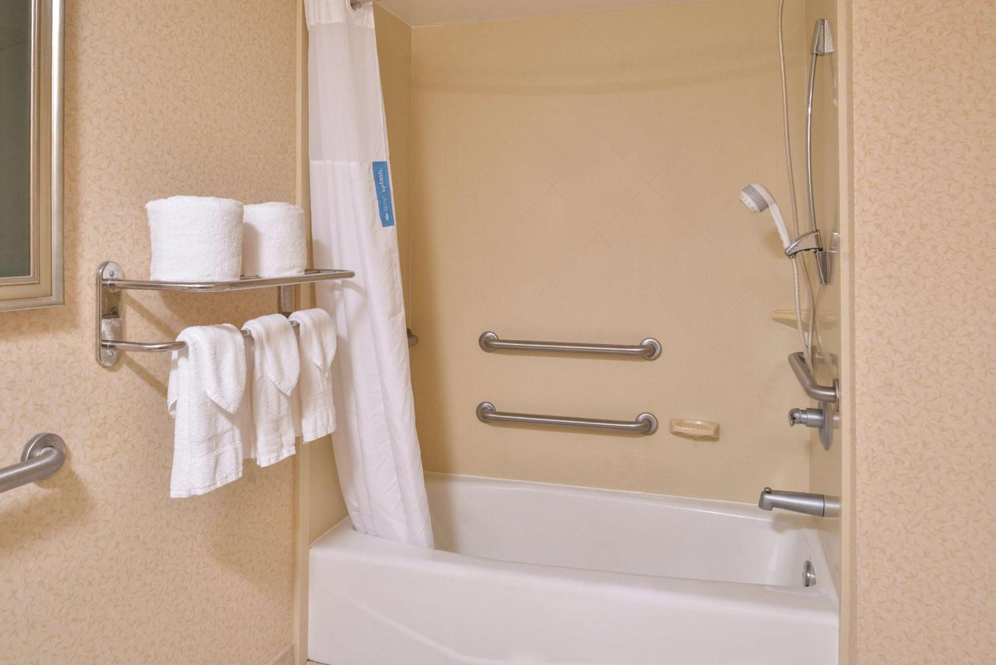 King Room with Accessible Tub - Mobility and Hearing Access/Non-Smoking