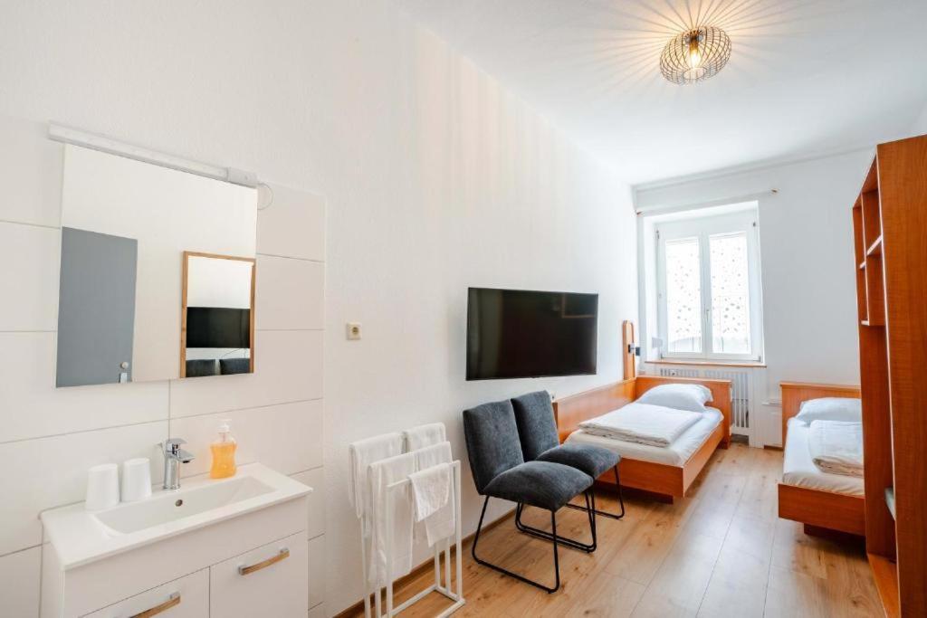 Tweepersoonskamer met Gedeelde Badkamer