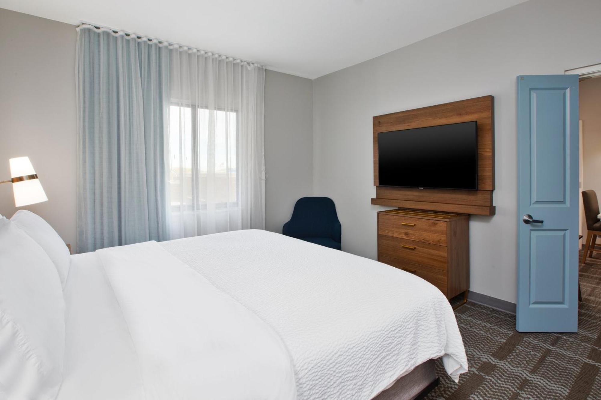 One-Bedroom King Suite,1625655127:JPEG