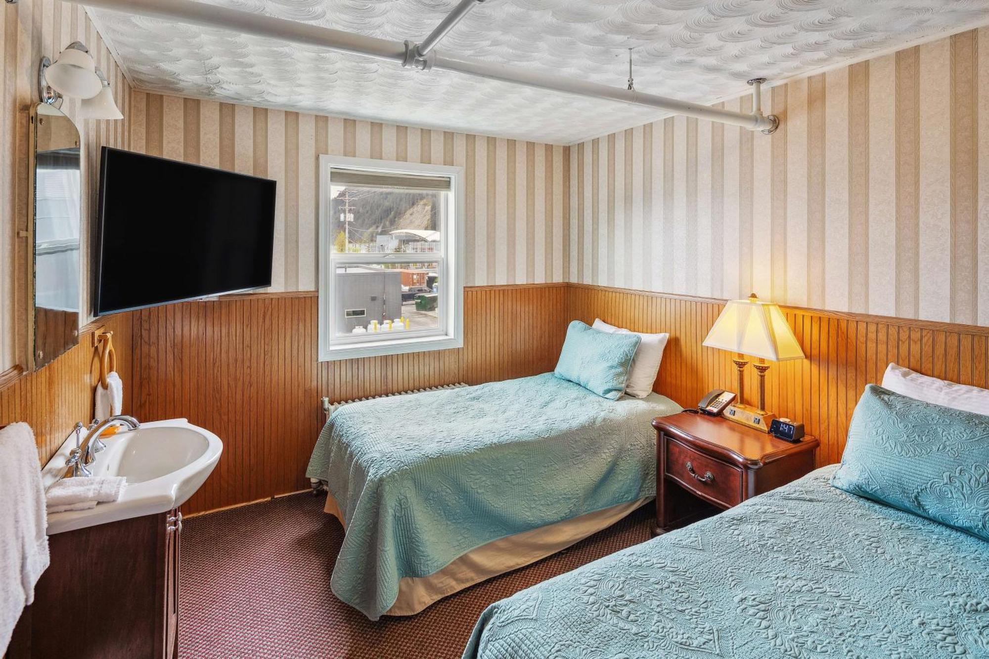 Historic Two Twin Beds with Shared Bathroom