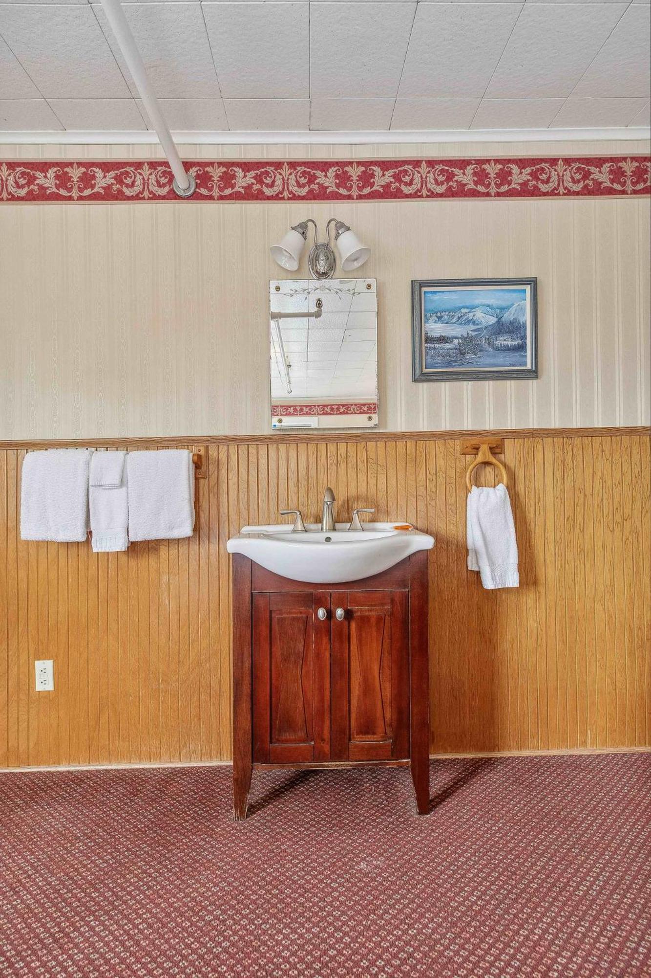 Queen Room with Shared Bathroom