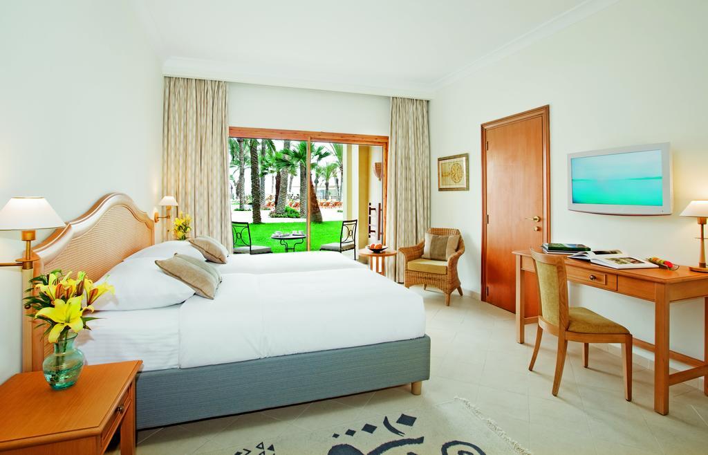 Chambre Lits Jumeaux Classique avec Vue sur la Piscine