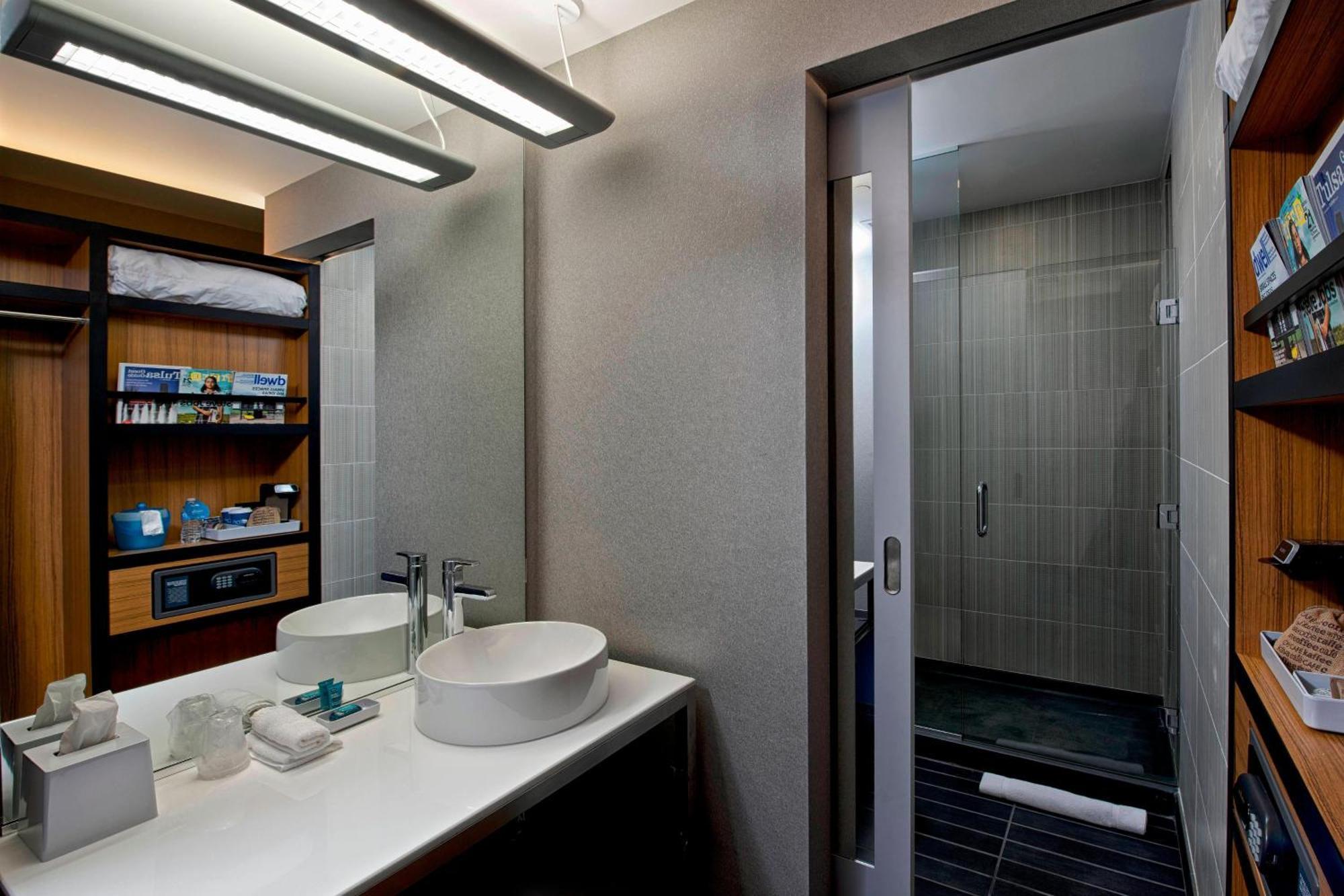Aloft Guest room 2 Queen