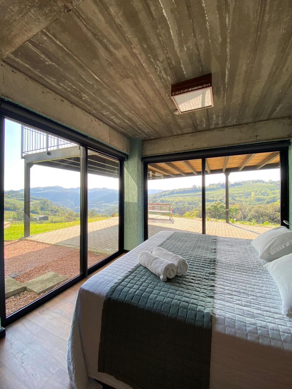 Quarto Triplo com Terraço