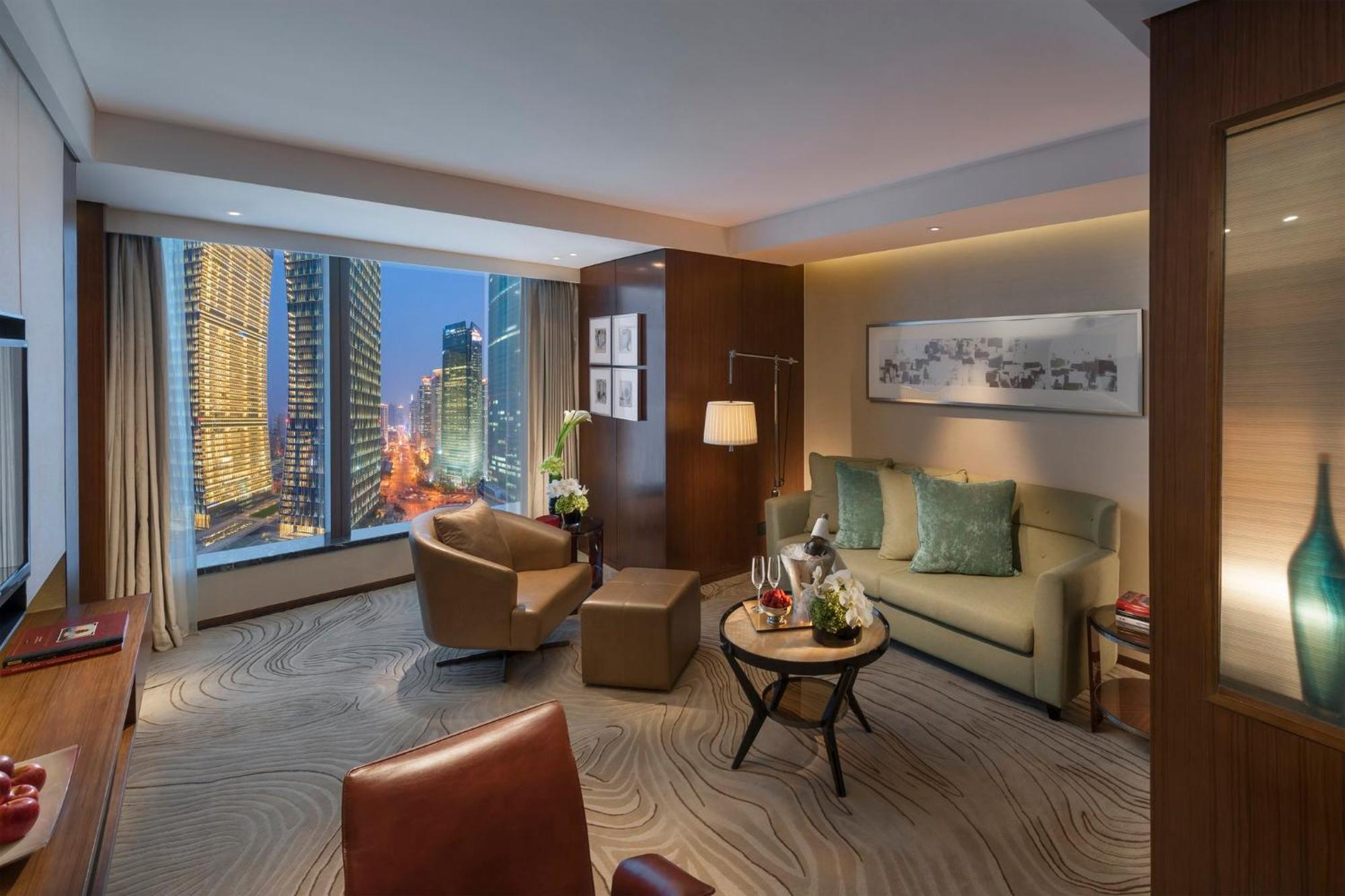Executive Suite,1627943008:JPEG