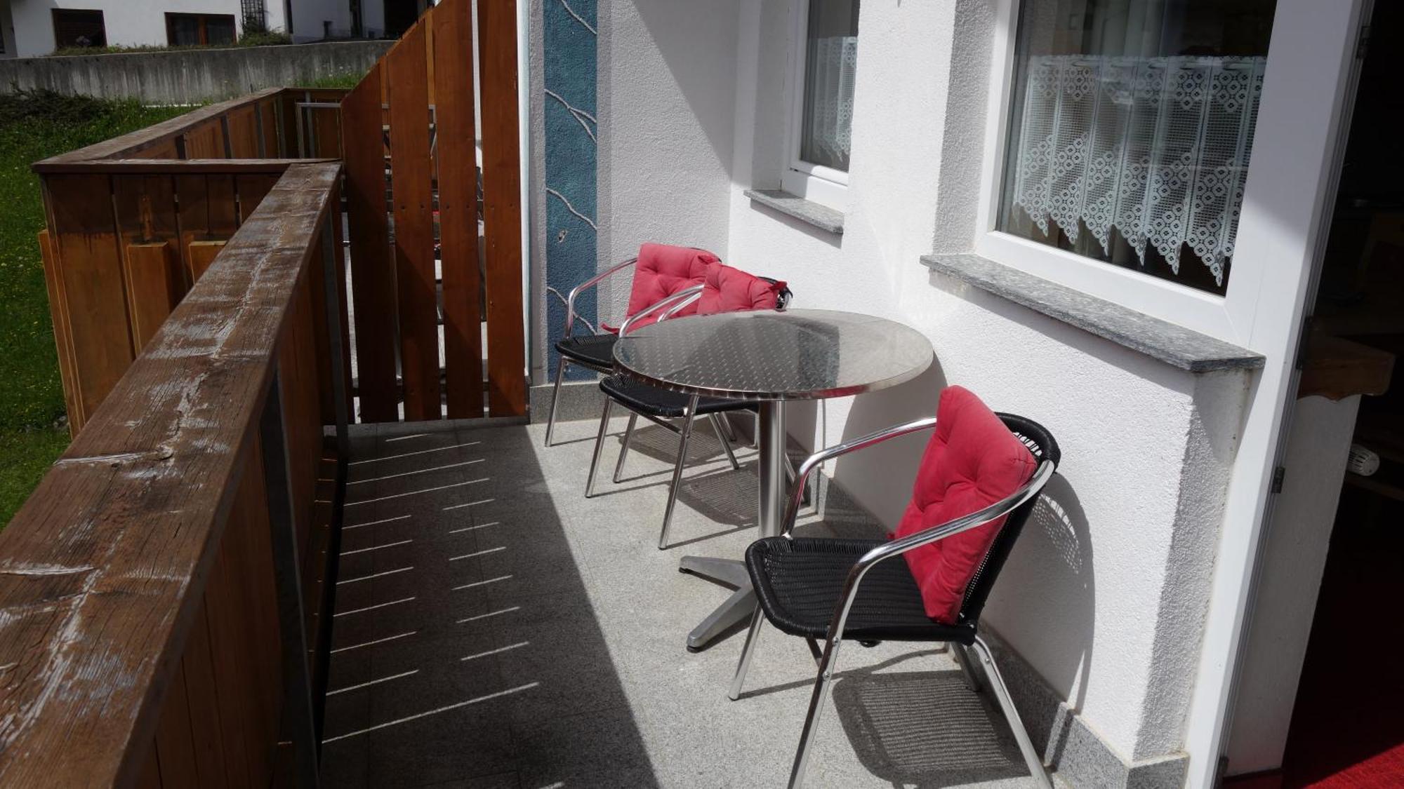 Two-Bedroom Apartment with Mountain View,1670879545:JPEG