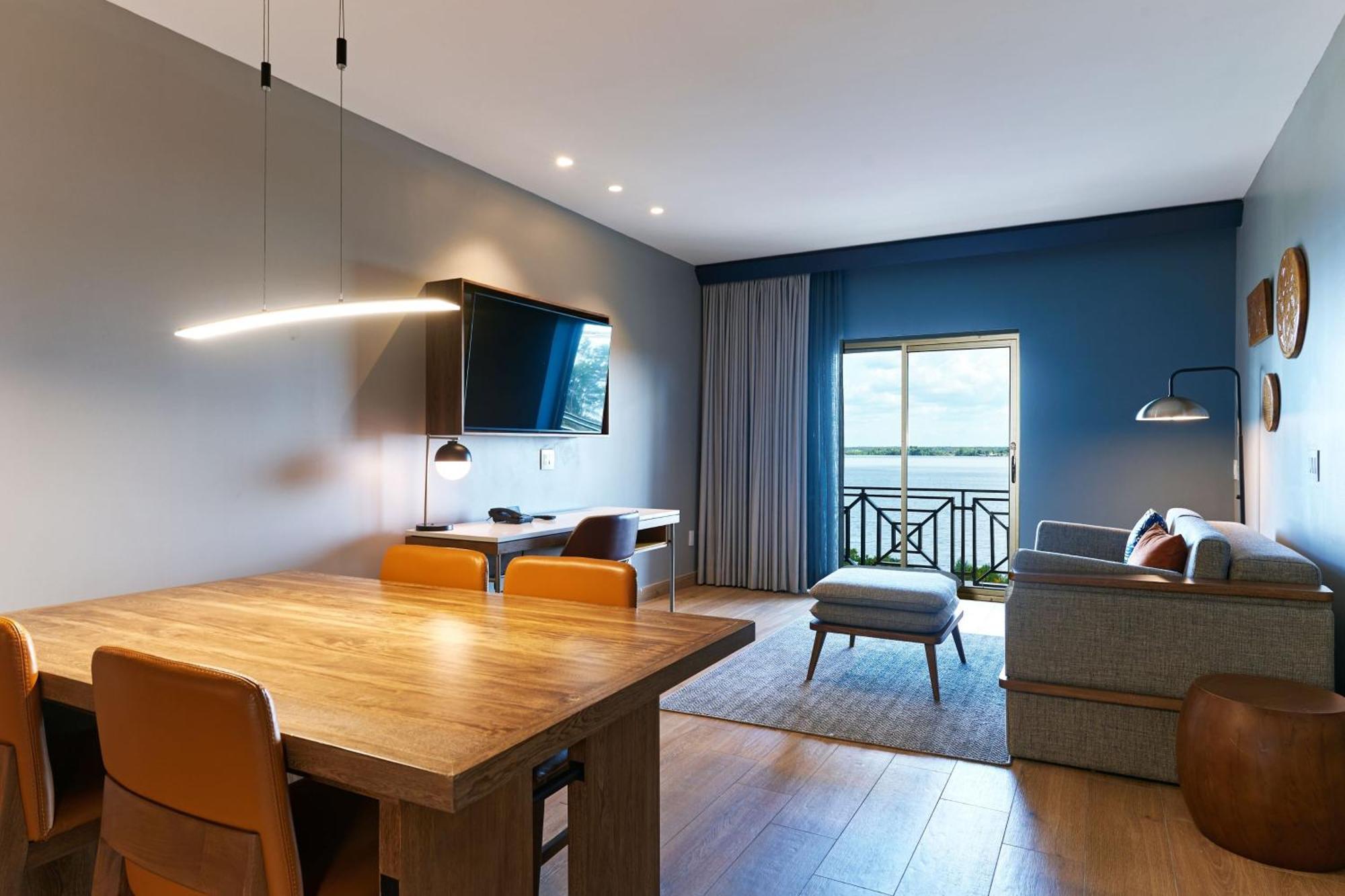 Suite met 1 Slaapkamer en 2 Kamers - 1 Kingsize Bed - Slaapbank
