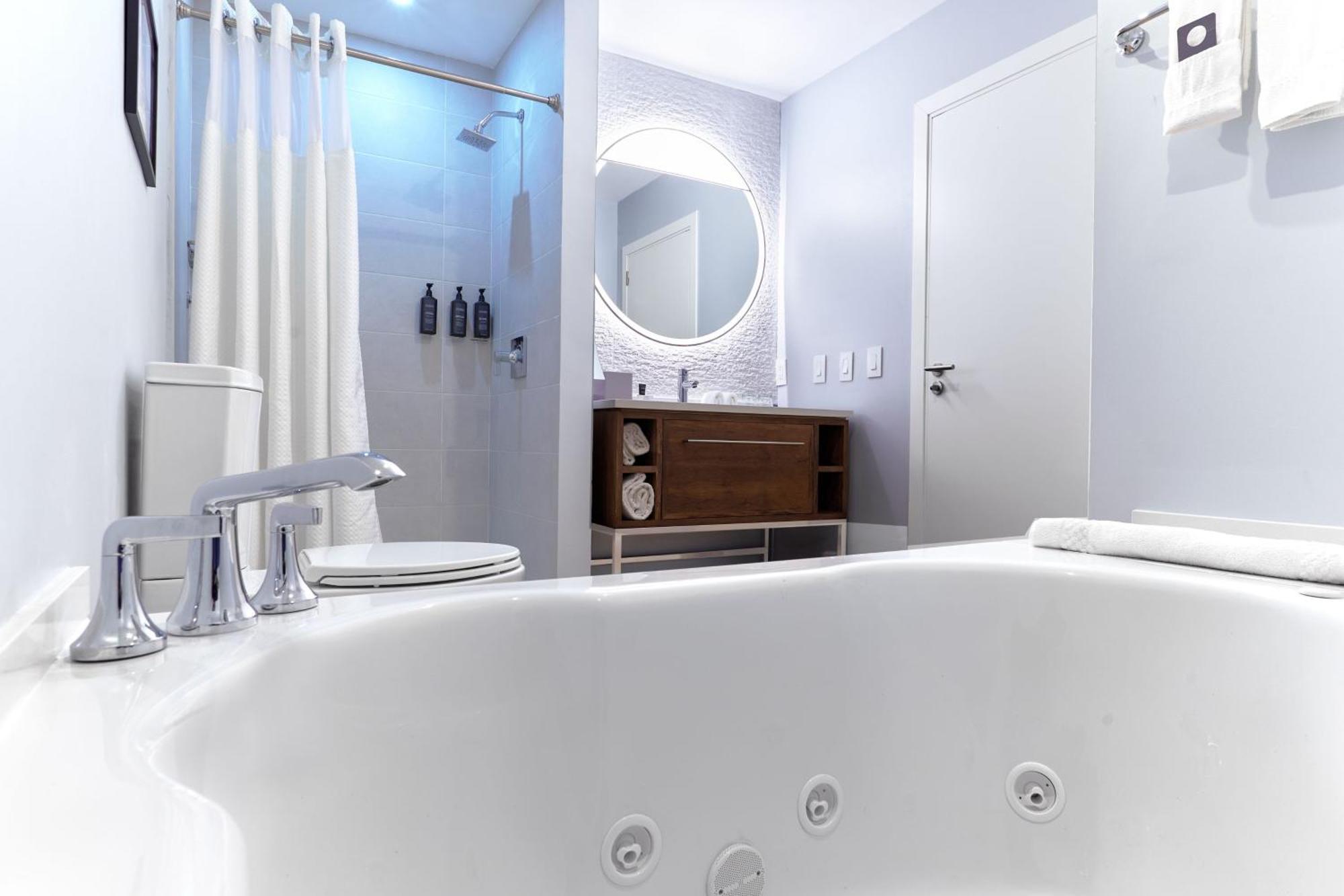 Kamer met 1 Kingsize Bed en Bubbelbad