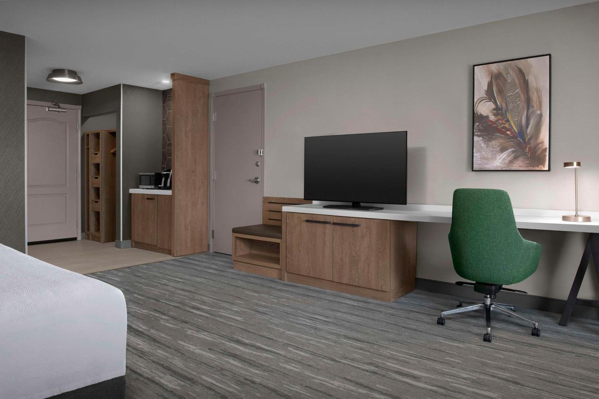 King Room with Tub - Mobility and Hearing Access