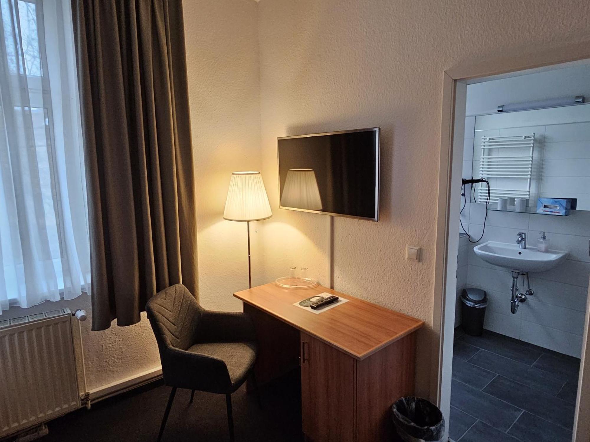 Zweibettzimmer mit eigenem Bad