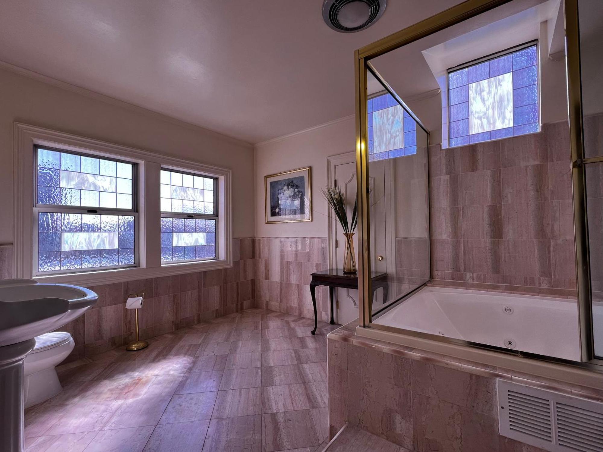 Junior Suite,1629996668:JPEG