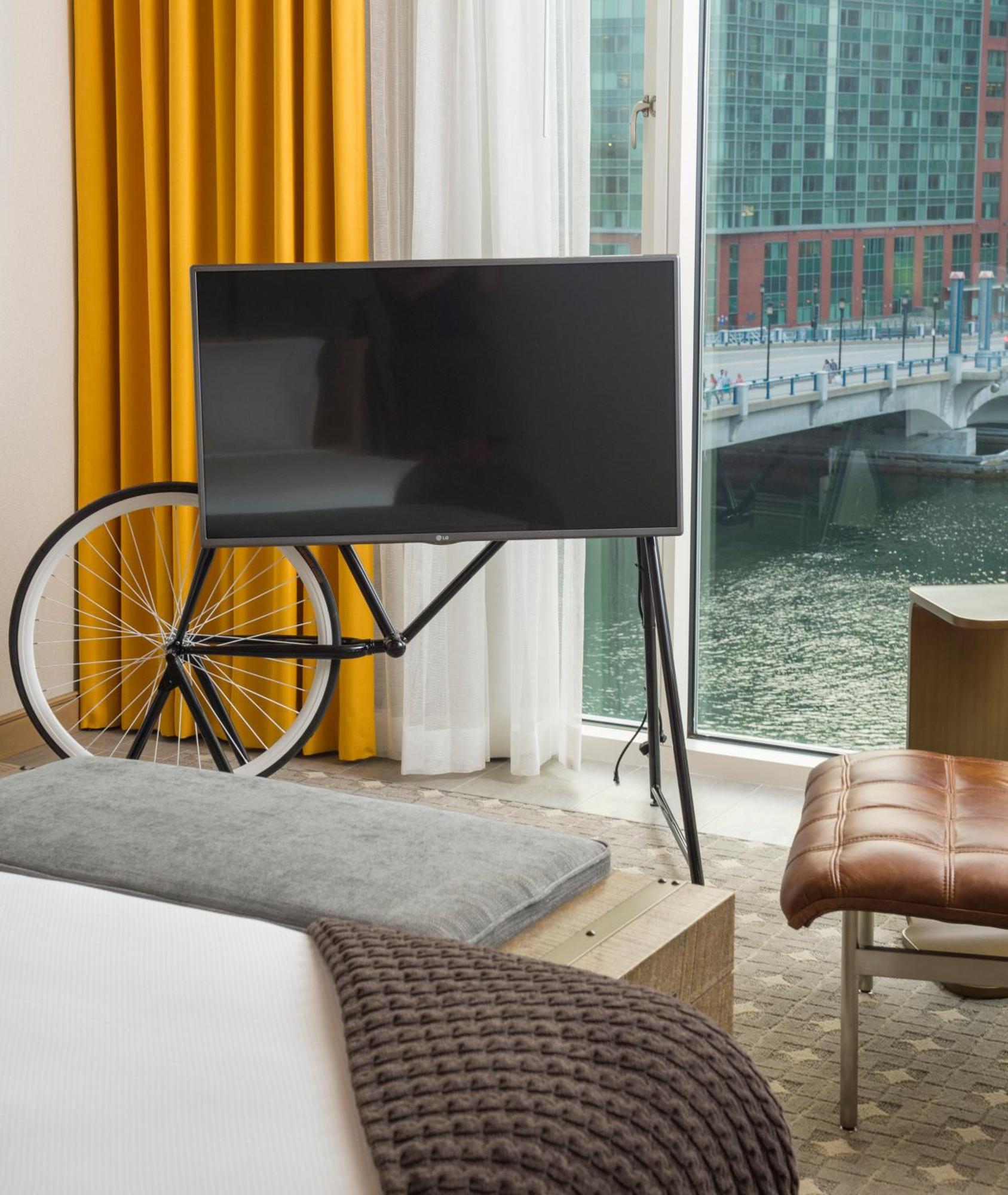Deluxe King Room with City View