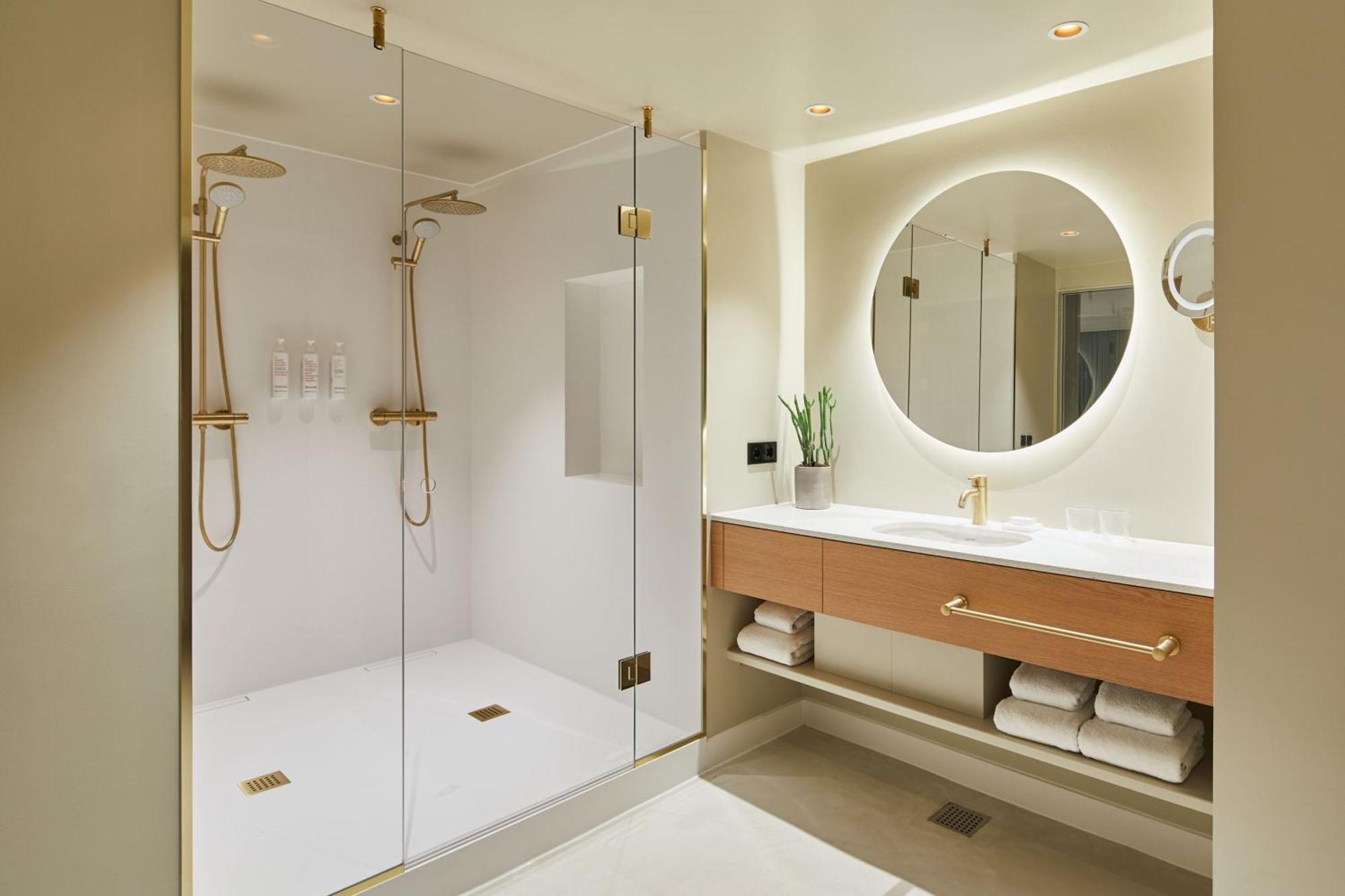 Executive Suite mit Kingsize-Bett und Zugang zur Executive Lounge