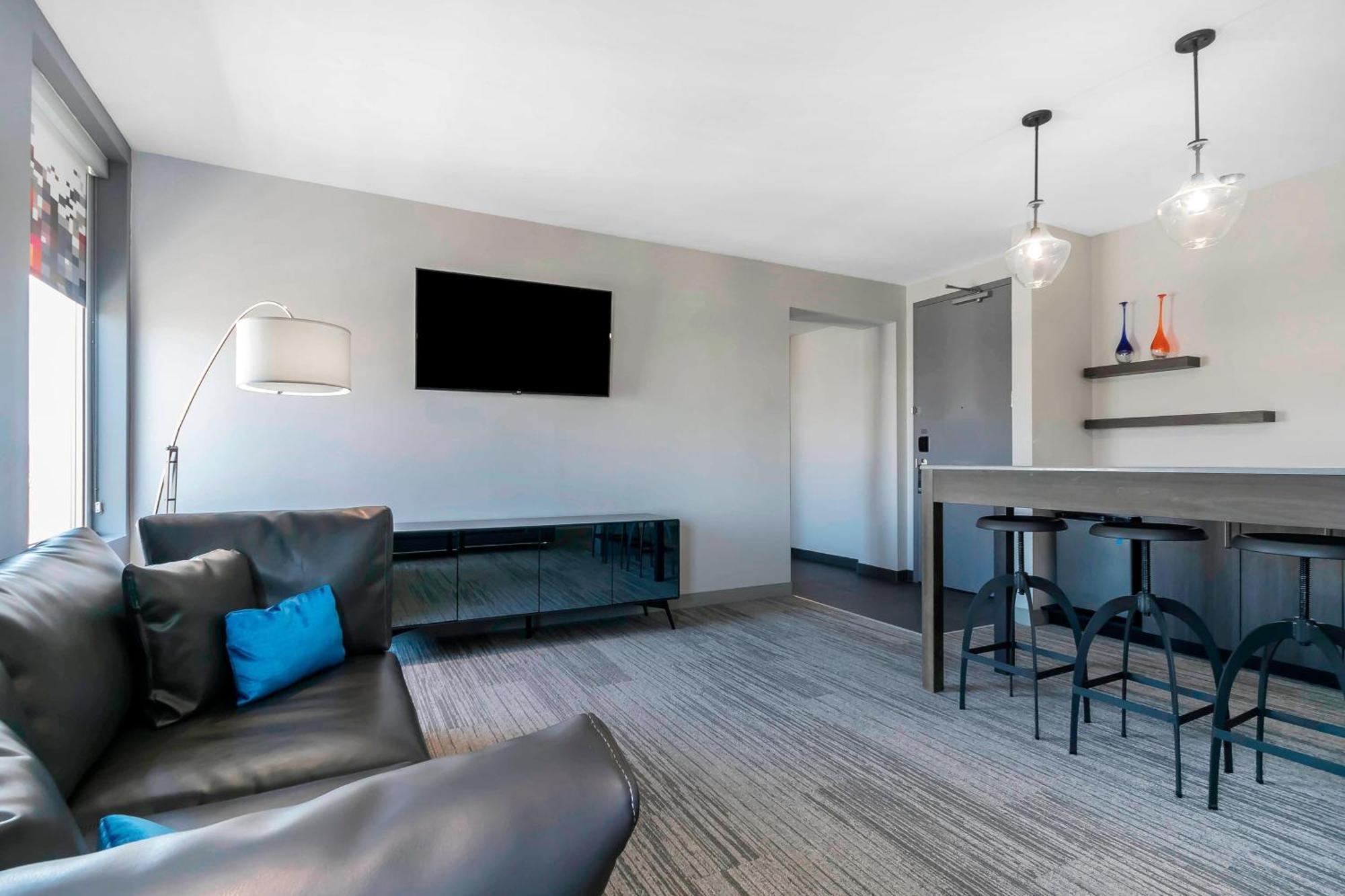 Aloft, 2 Bedroom Suite, 2 Queen