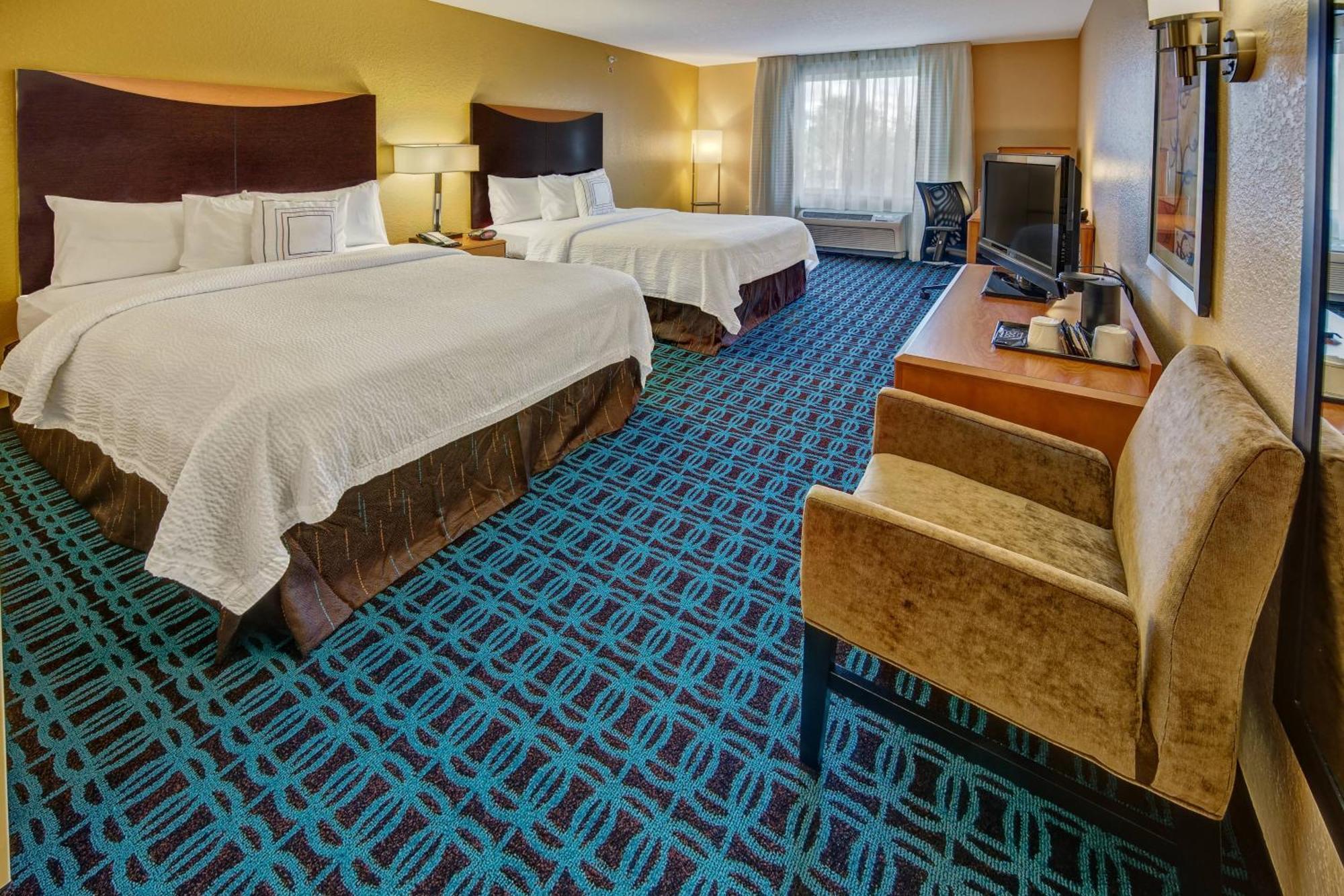 Queen Room with Two Queen Beds and Bathtub - Mobility Access/Hearing Accessible