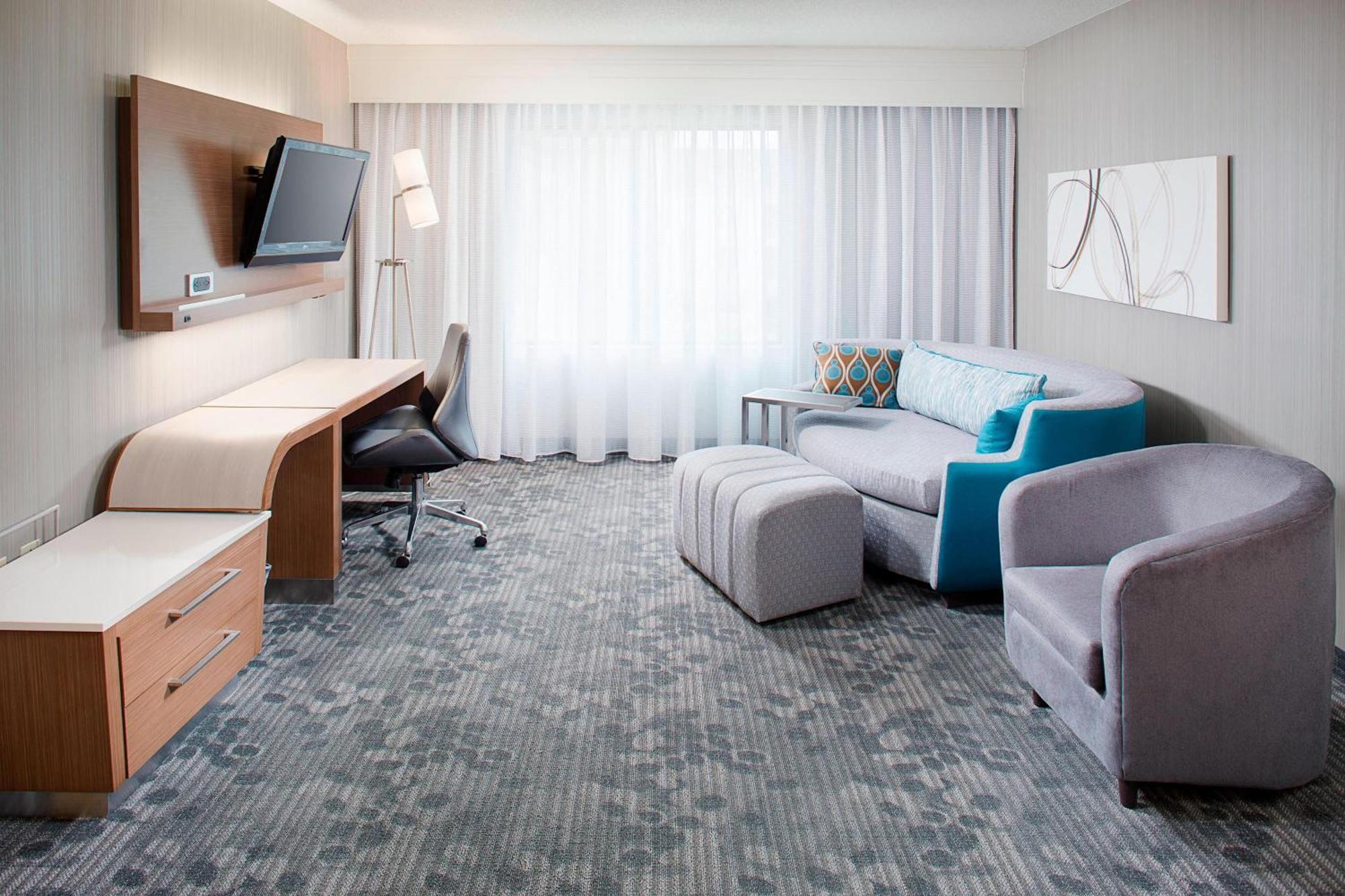 One-Bedroom King Suite with Sofa Bed - Hearing Accessible