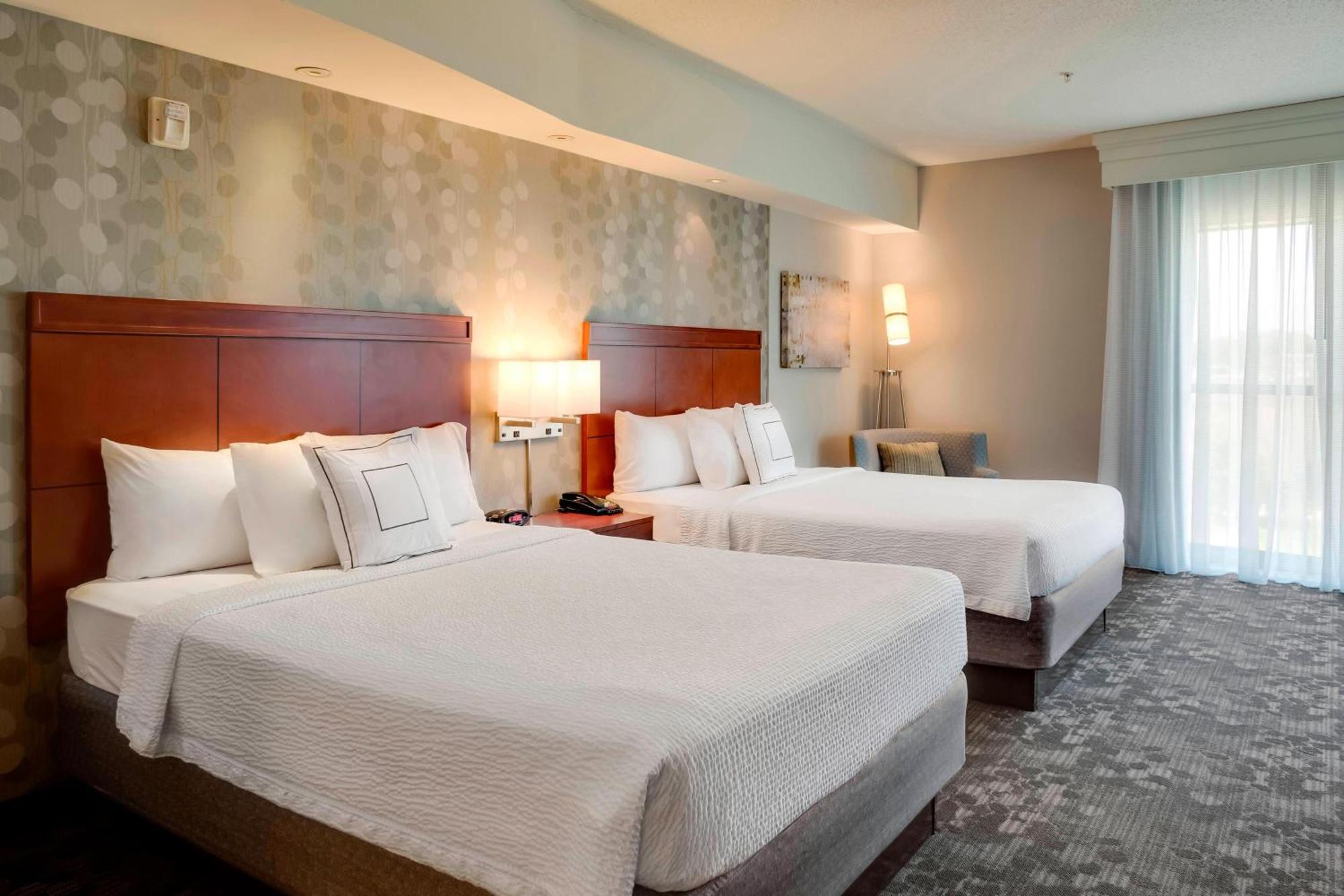 Queen Room with Two Queen Beds and Transfer Shower - Mobility Access/Hearing Accessible
