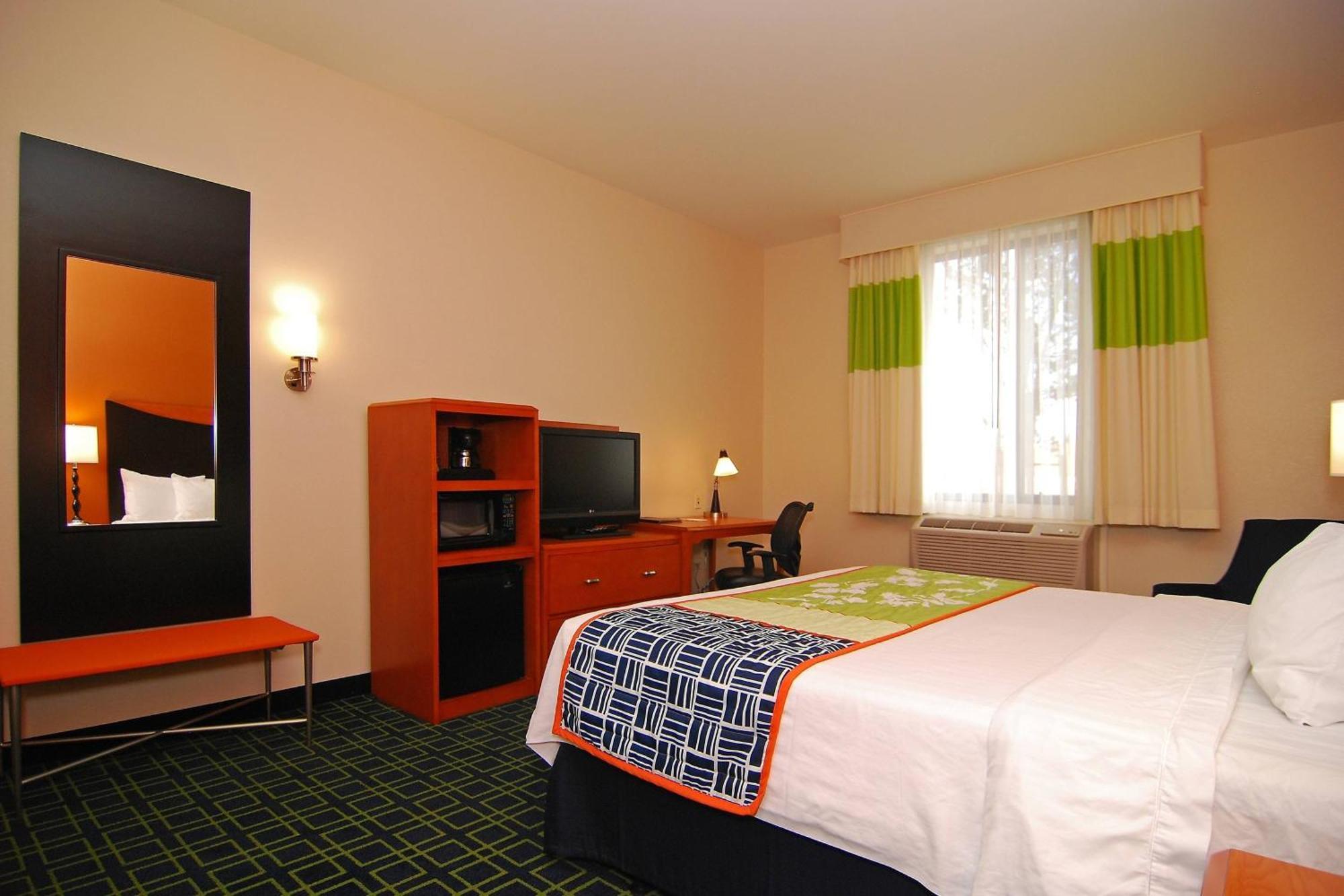 King Room with Adapted Tub - Mobility and Hearing Accessible