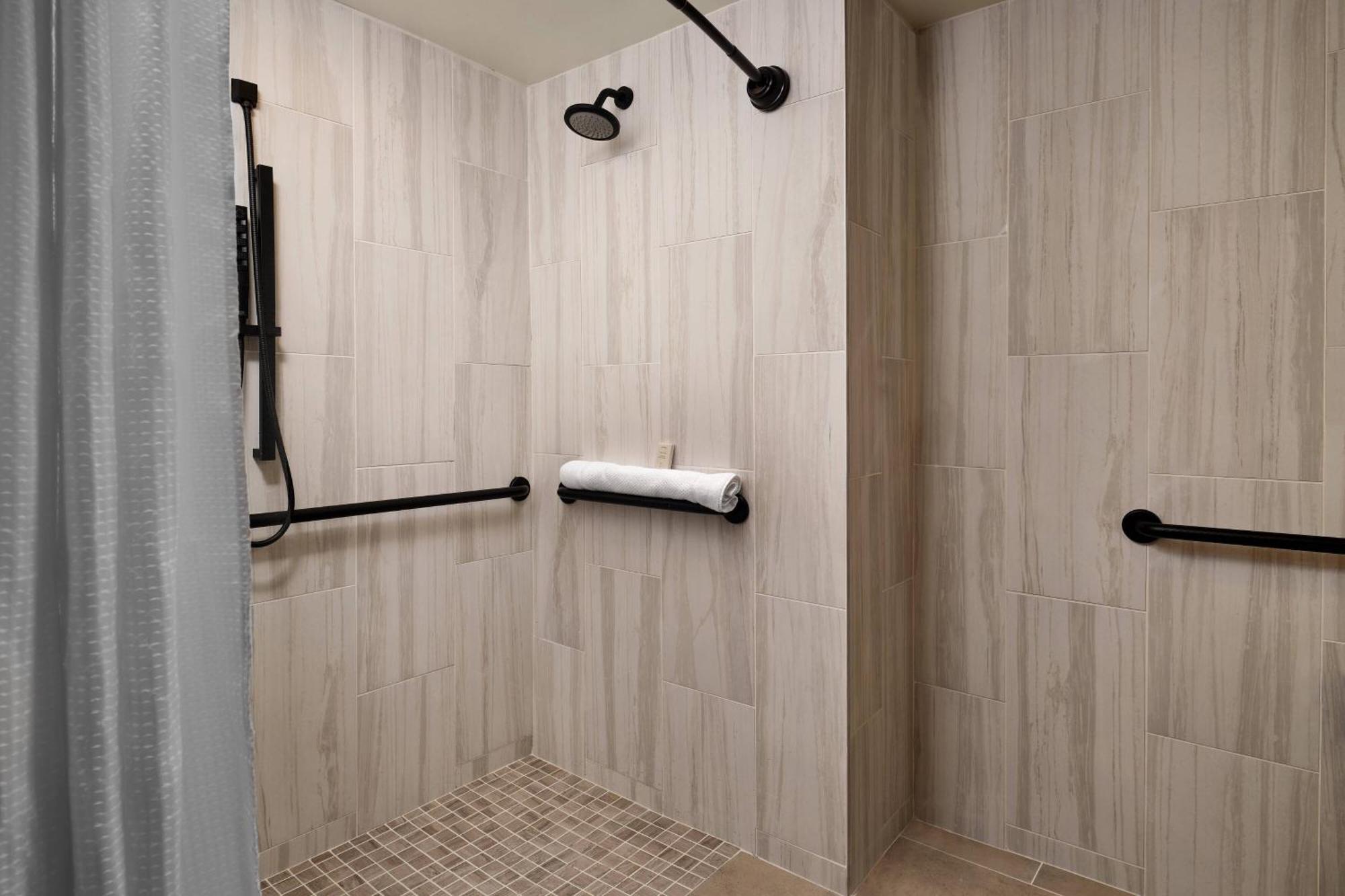 King Room with Water View and Adapted Tub - Mobility and Hearing Accessible