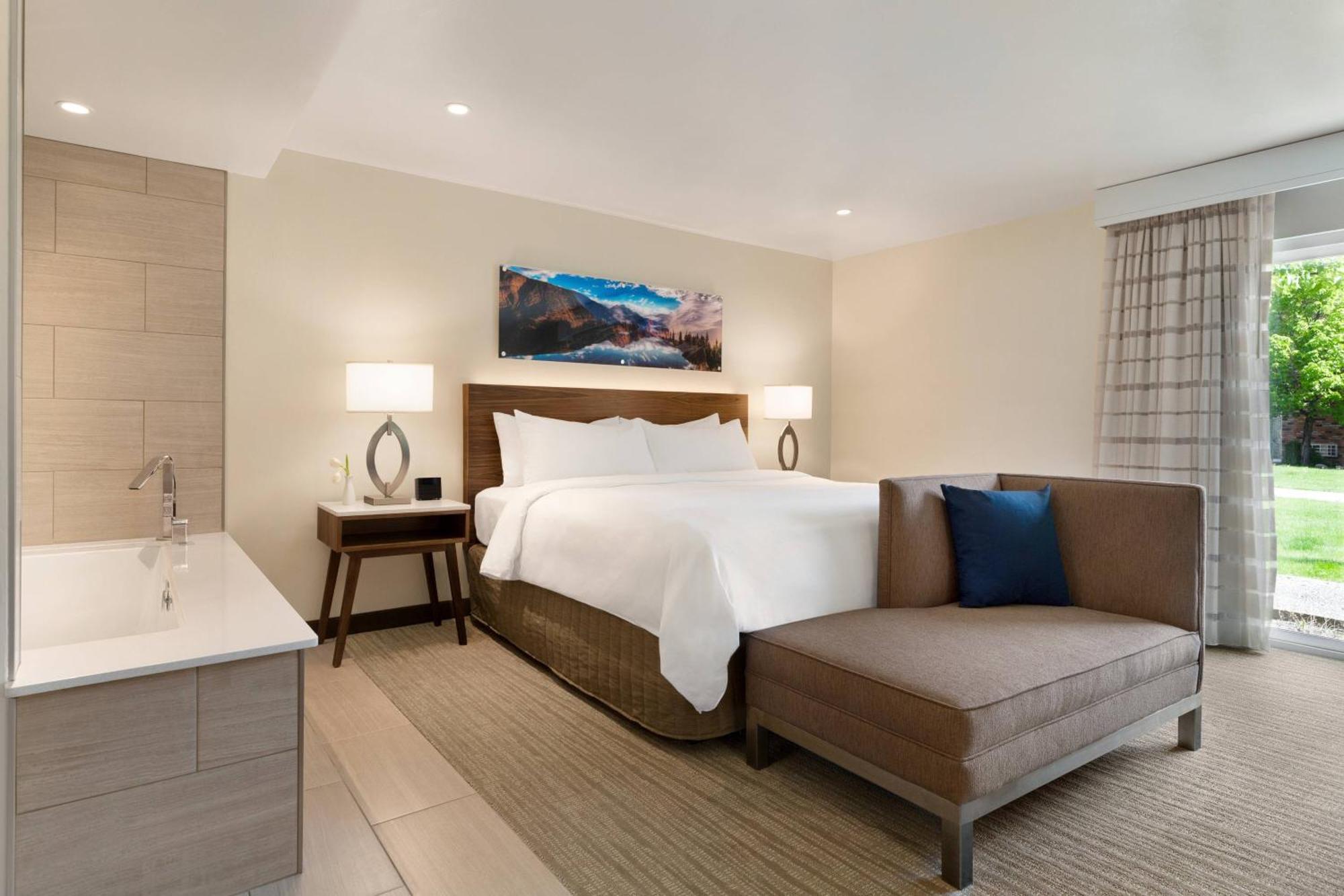 Junior Suite, 1 King, Whirlpool